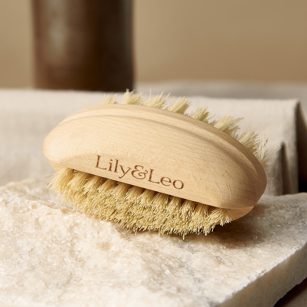 Lily & Leo Luxury Nail & Claw Brush