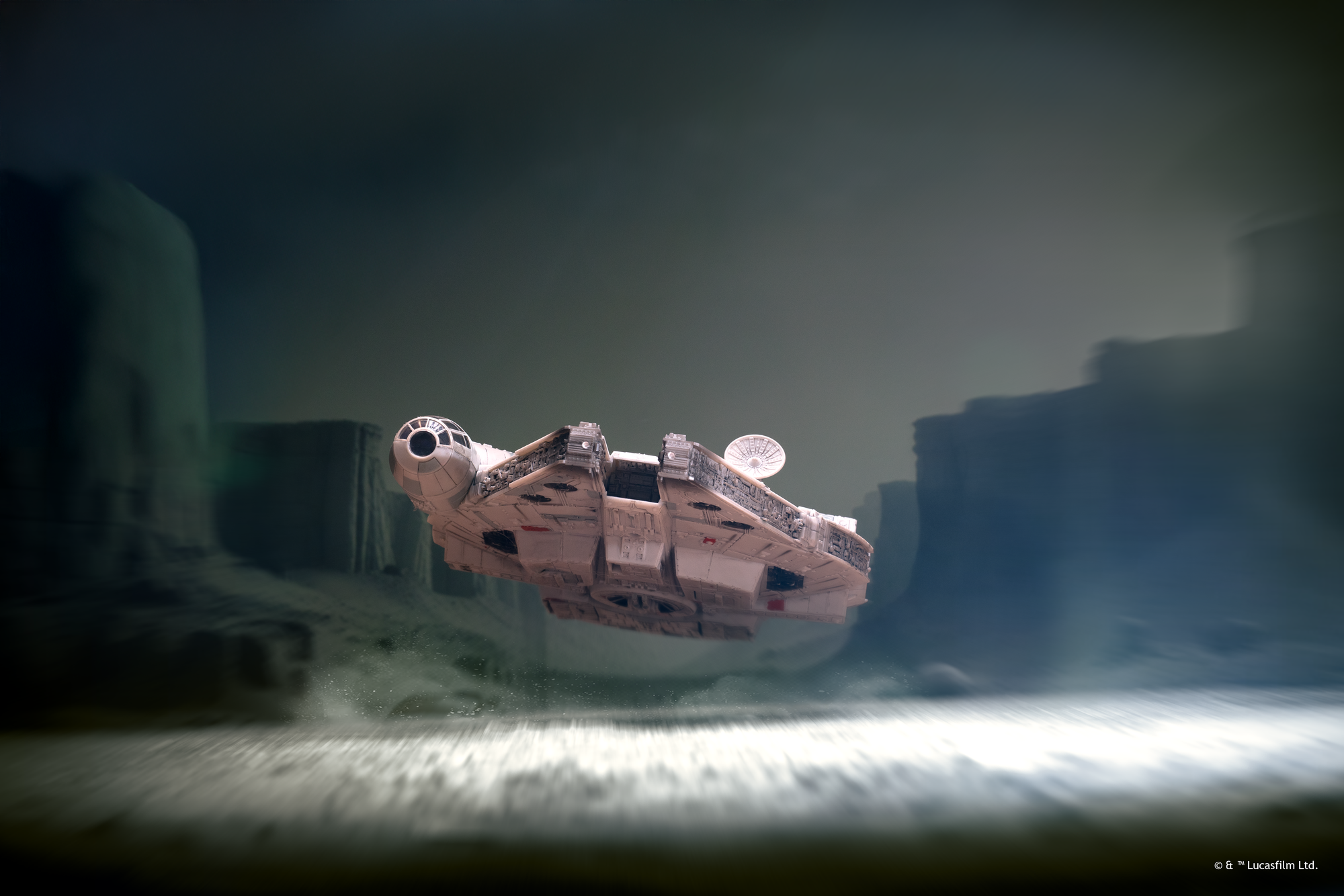 STAR WARS Micro Galaxy Squadron Millennium Falcon