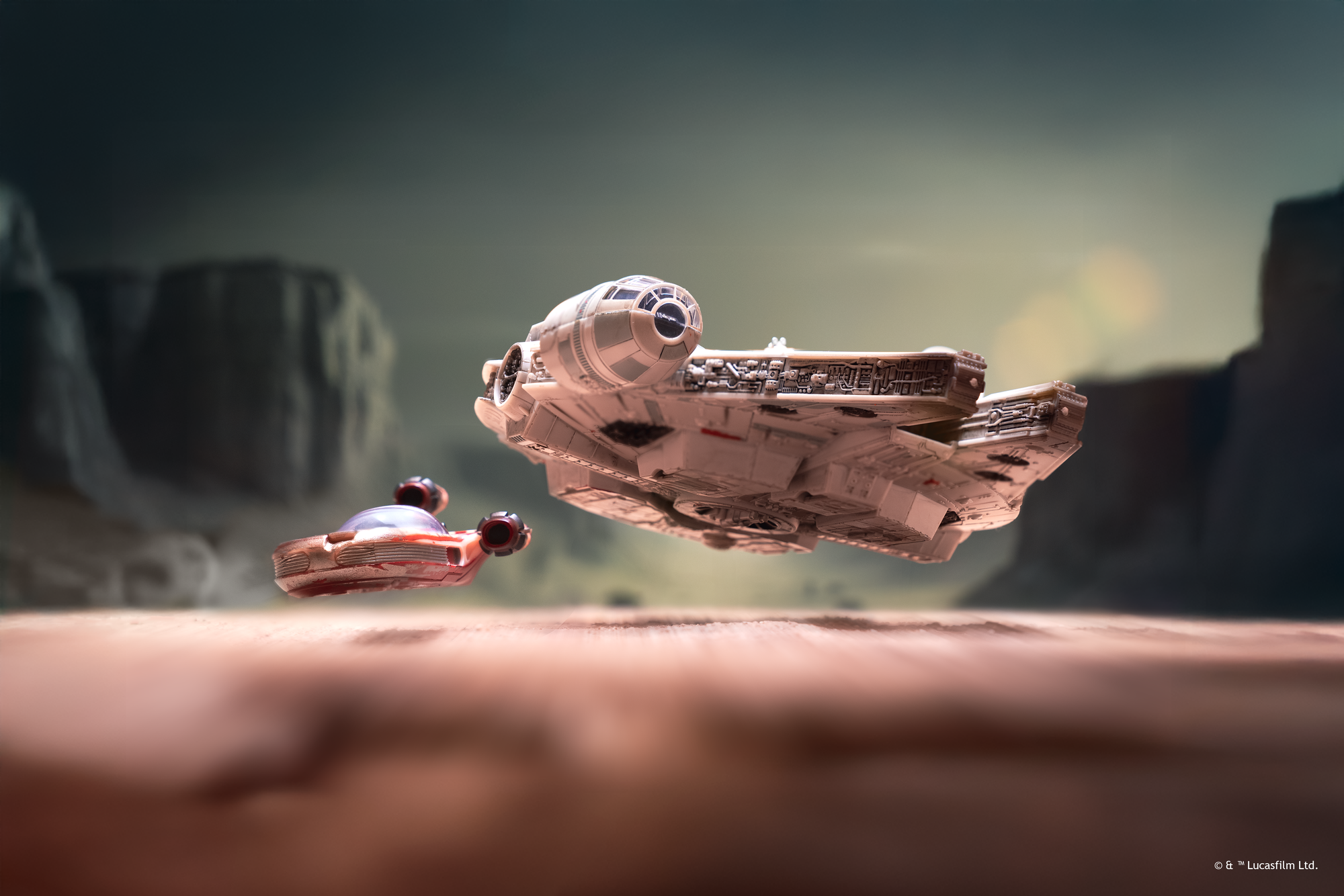 STAR WARS Micro Galaxy Squadron Millennium Falcon