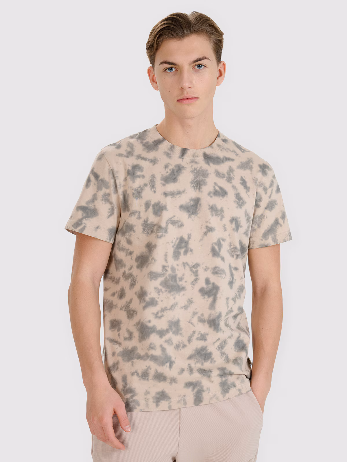 T-shirt oversize z nadrukiem męski - beżowy