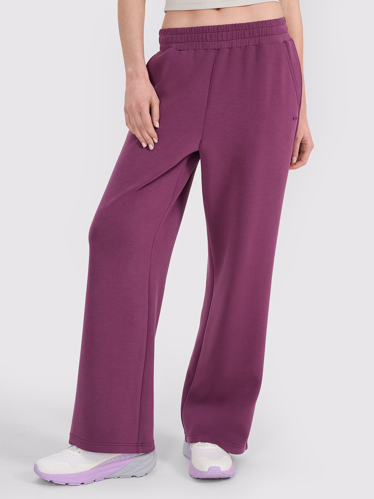 Spodnie dresowe z modalem z szerokimi nogawkami damskie - białe