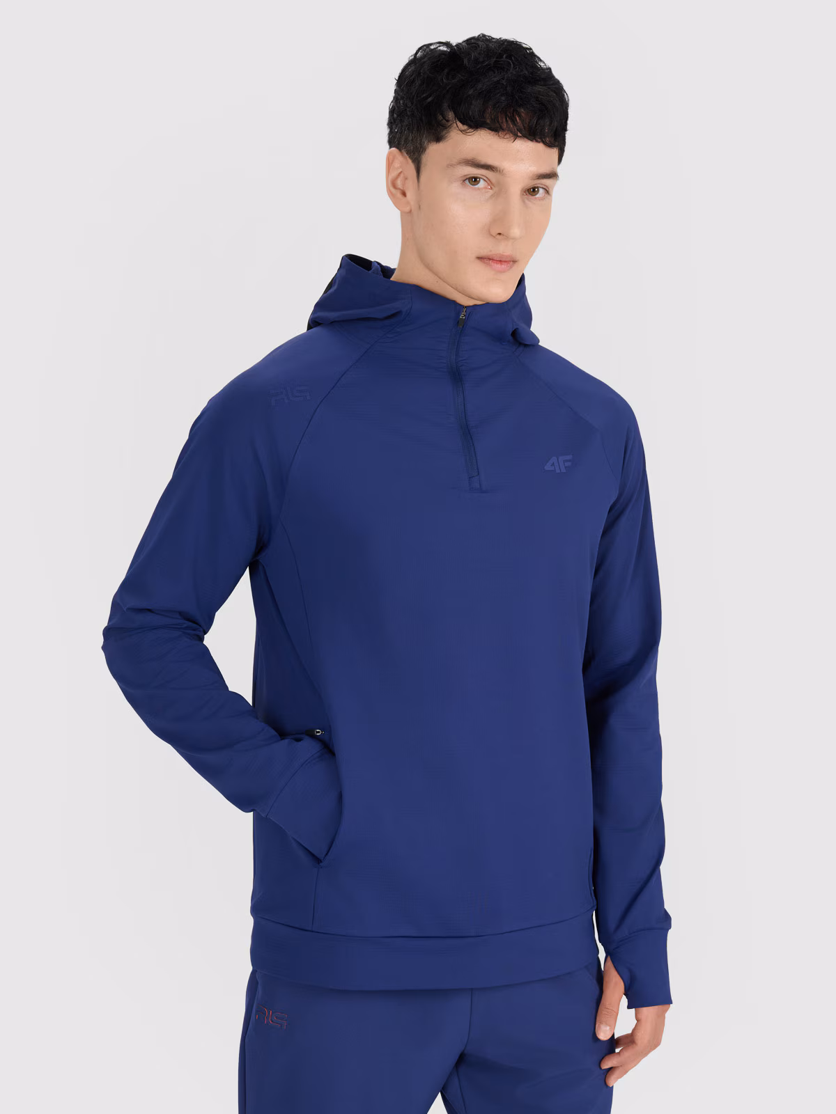 Bluza treningowa nierozpinana z kapturem męska 4F x Robert Lewandowski - granatowa