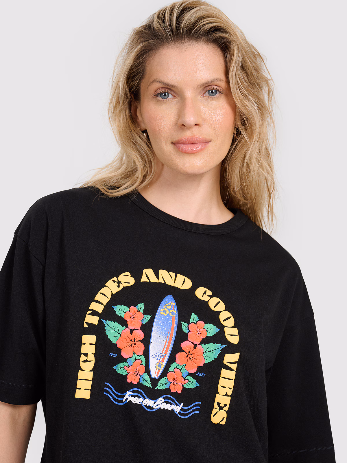 T-shirt oversize z nadrukiem damski - czarny