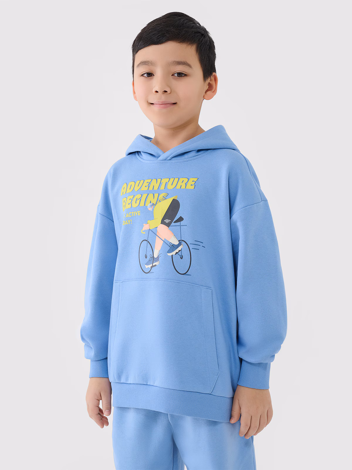 Bluza dresowa nierozpinana z kapturem chłopięca - żółta