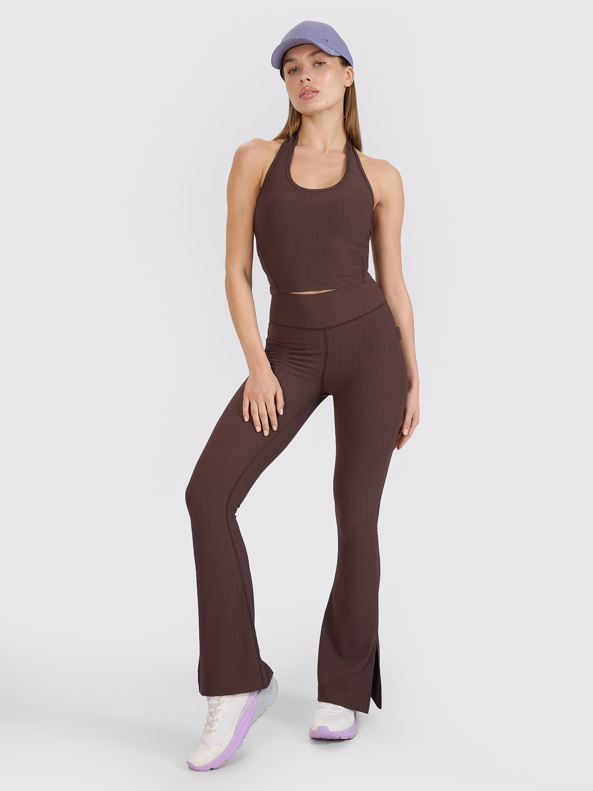 Crop top slim gładki damski 4F x Anna Lewandowska - brązowy