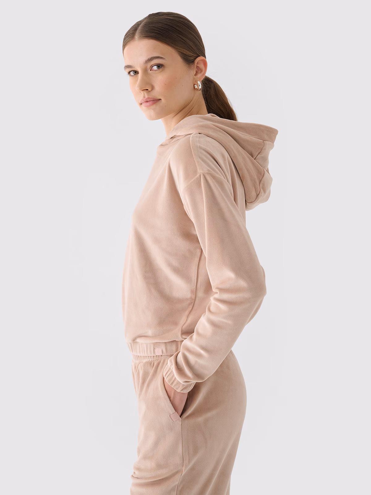 Bluza dresowa z weluru nierozpinana z kapturem damska - beżowa