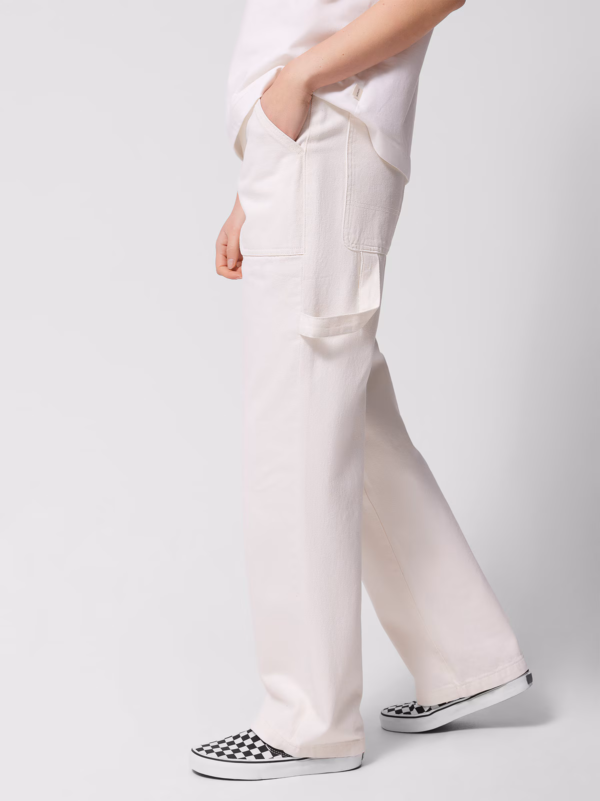 Jeansy straight z prostymi nogawkami damskie Outhorn - białe