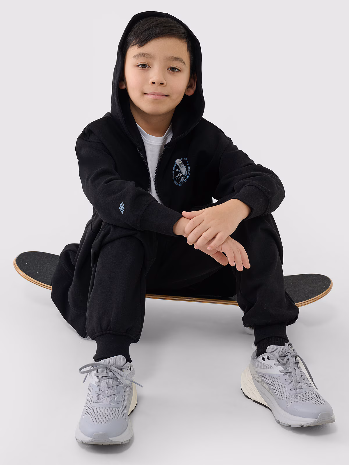 Bluza dresowa rozpinana z kapturem chłopięca - granatowa