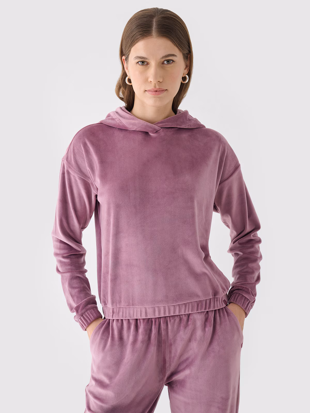 Bluza dresowa z weluru nierozpinana z kapturem damska - beżowa