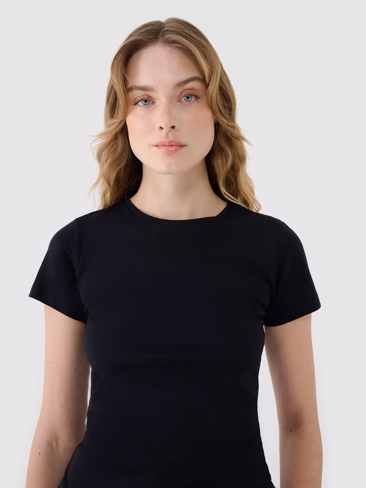 T-shirt slim z modalem damski - czarny