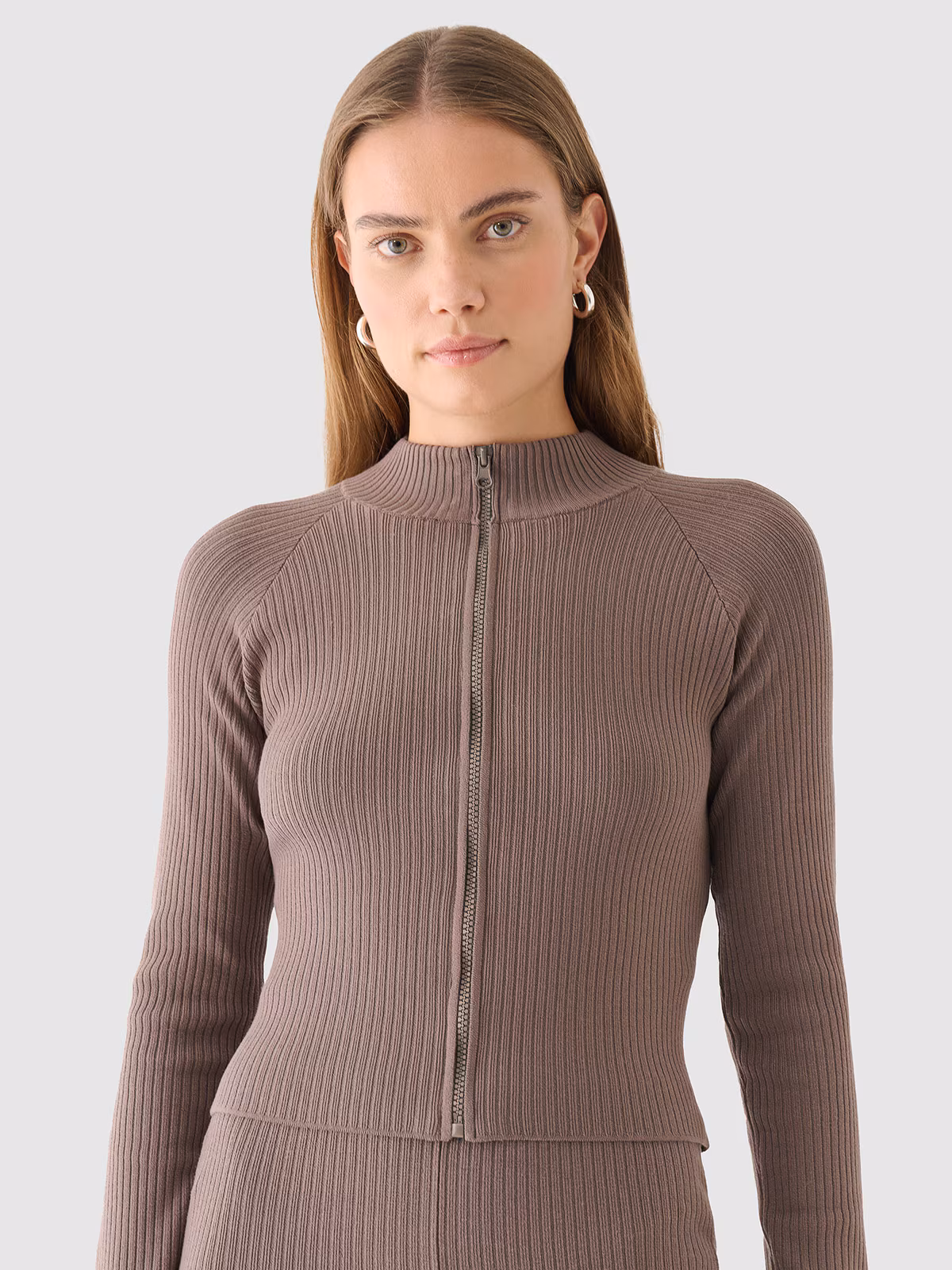 Sweter rozpinany z wiskozą damski Outhorn - brązowy