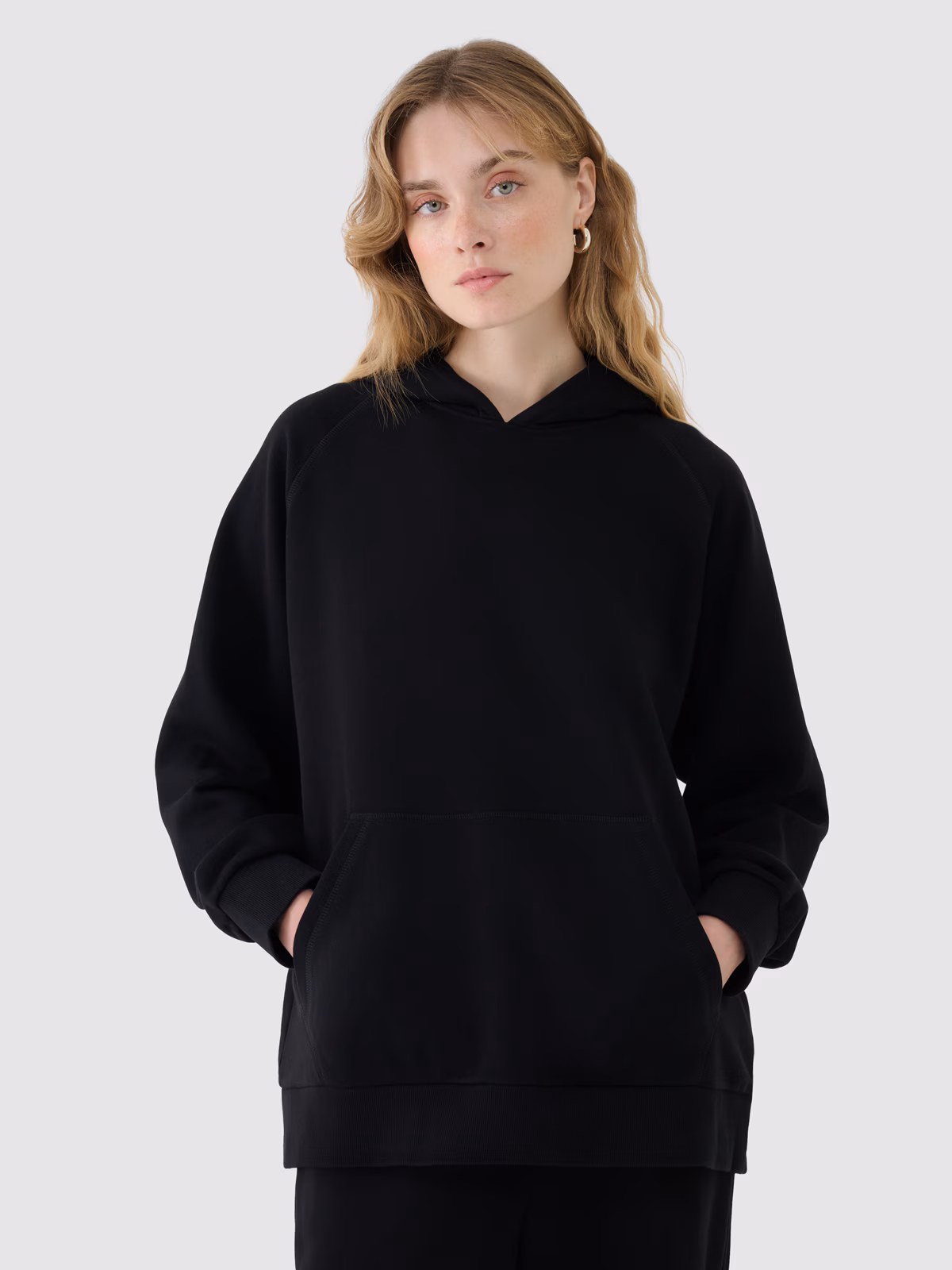 Bluza dresowa nierozpinana z kapturem damska - czarna