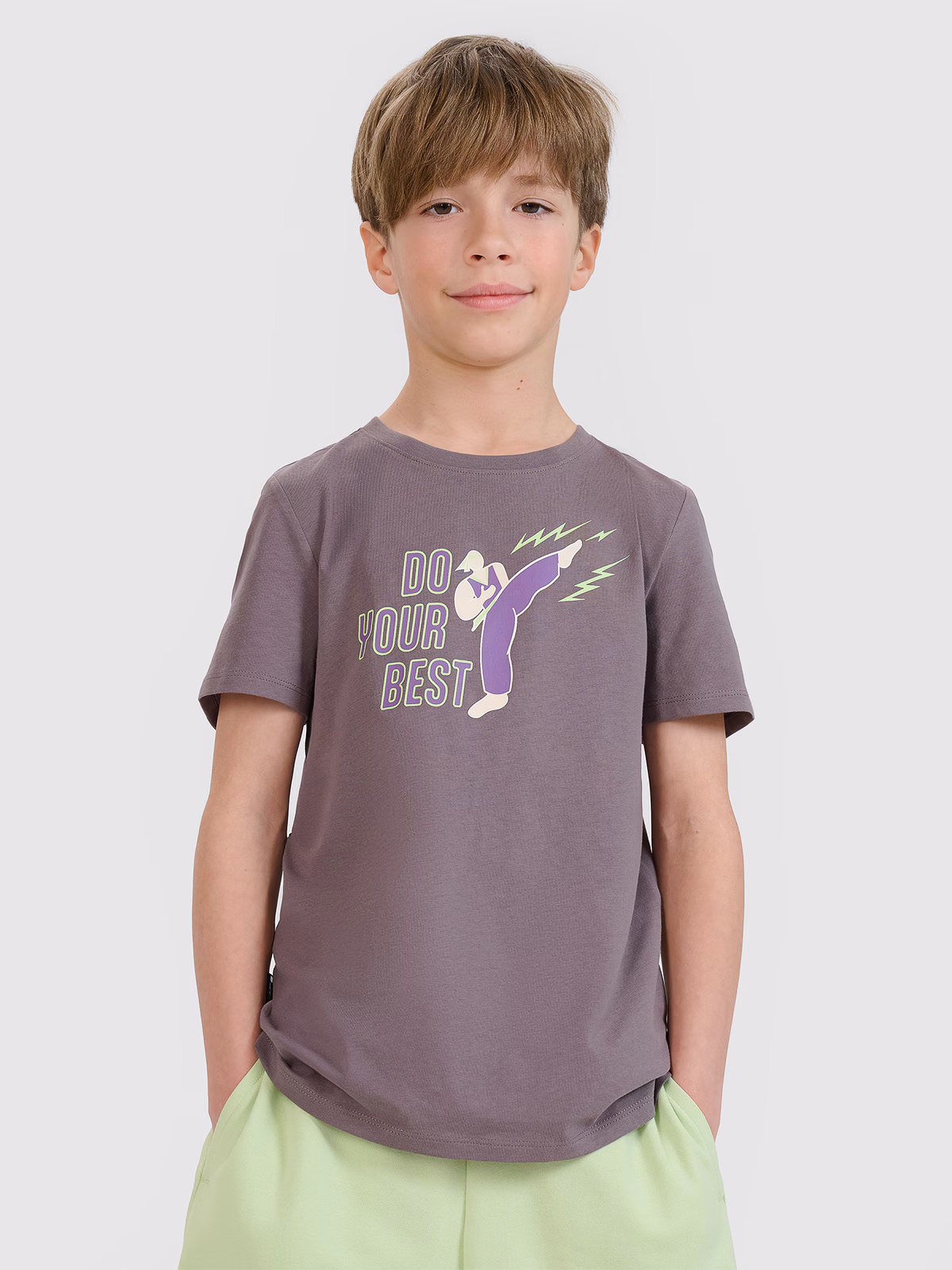 T-shirt regular z nadrukiem chłopięcy - beżowy