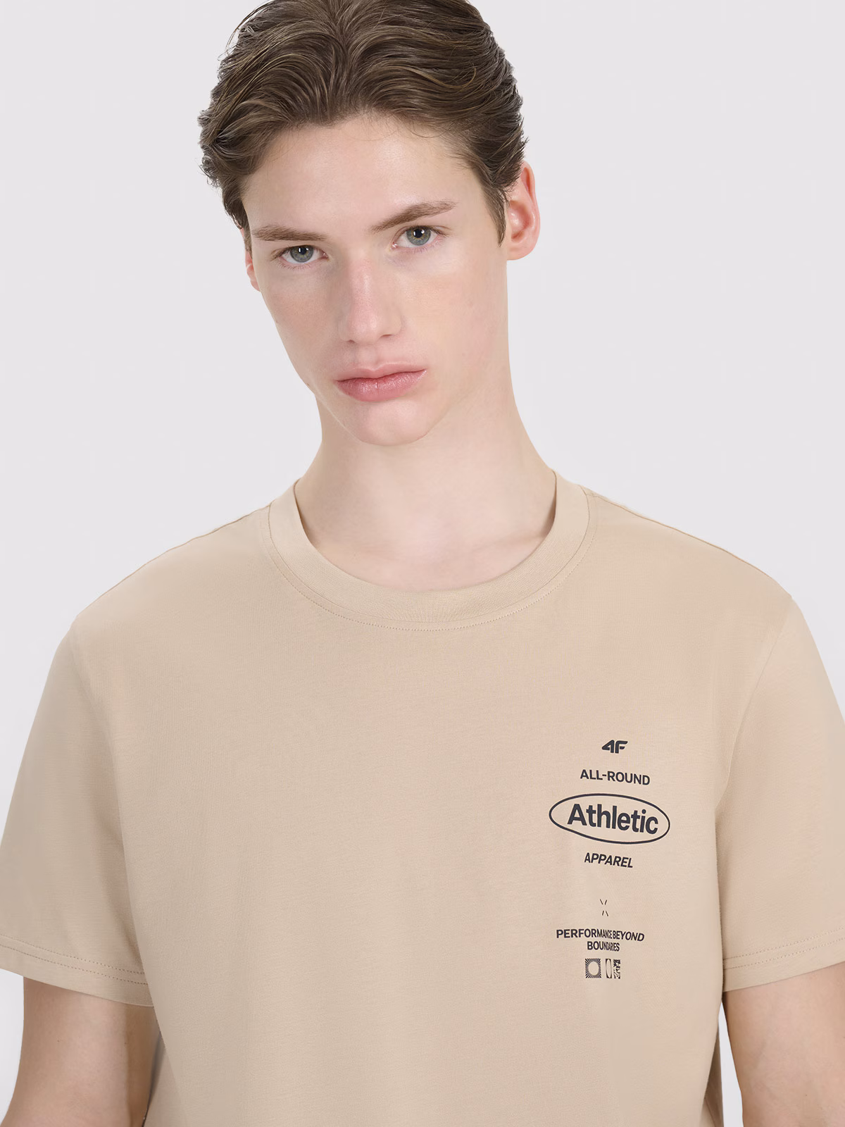 T-shirt regular z nadrukiem męski - brązowy