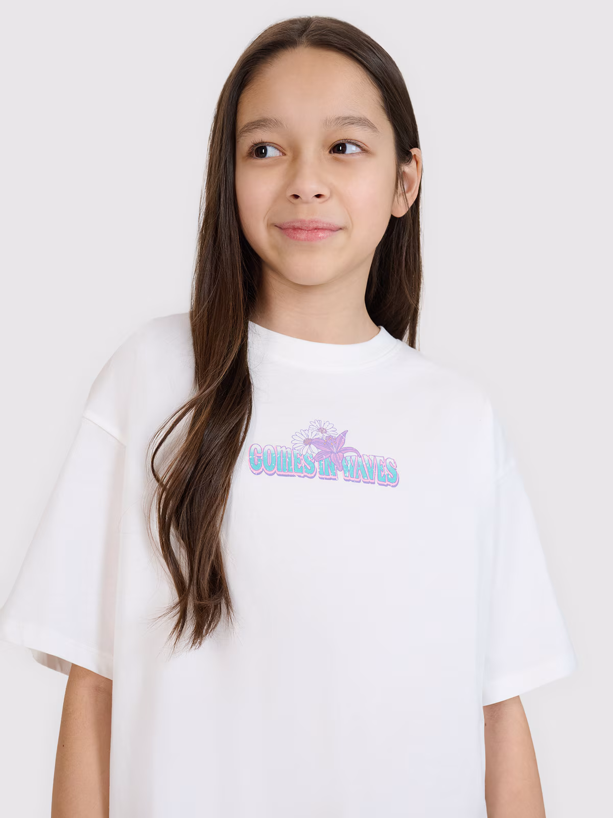 T-shirt oversize z nadrukiem dziewczęcy - czarny