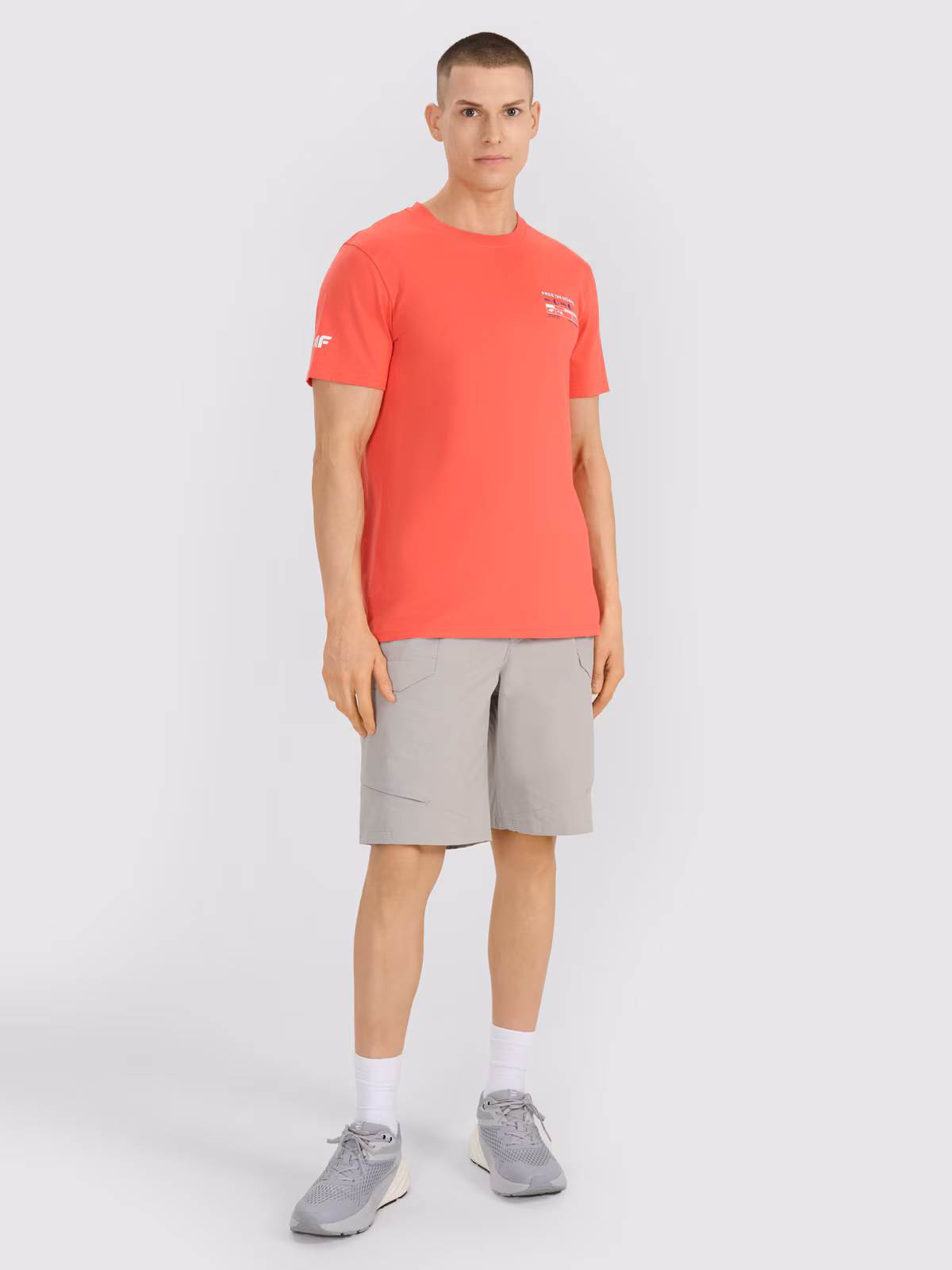 T-shirt regular z nadrukiem męski - różowy