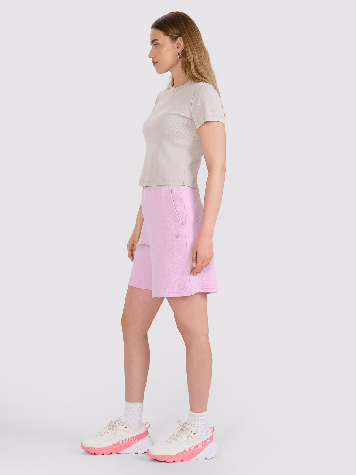 Spodenki dresowe ze strukturalnej dzianiny damskie - różowe