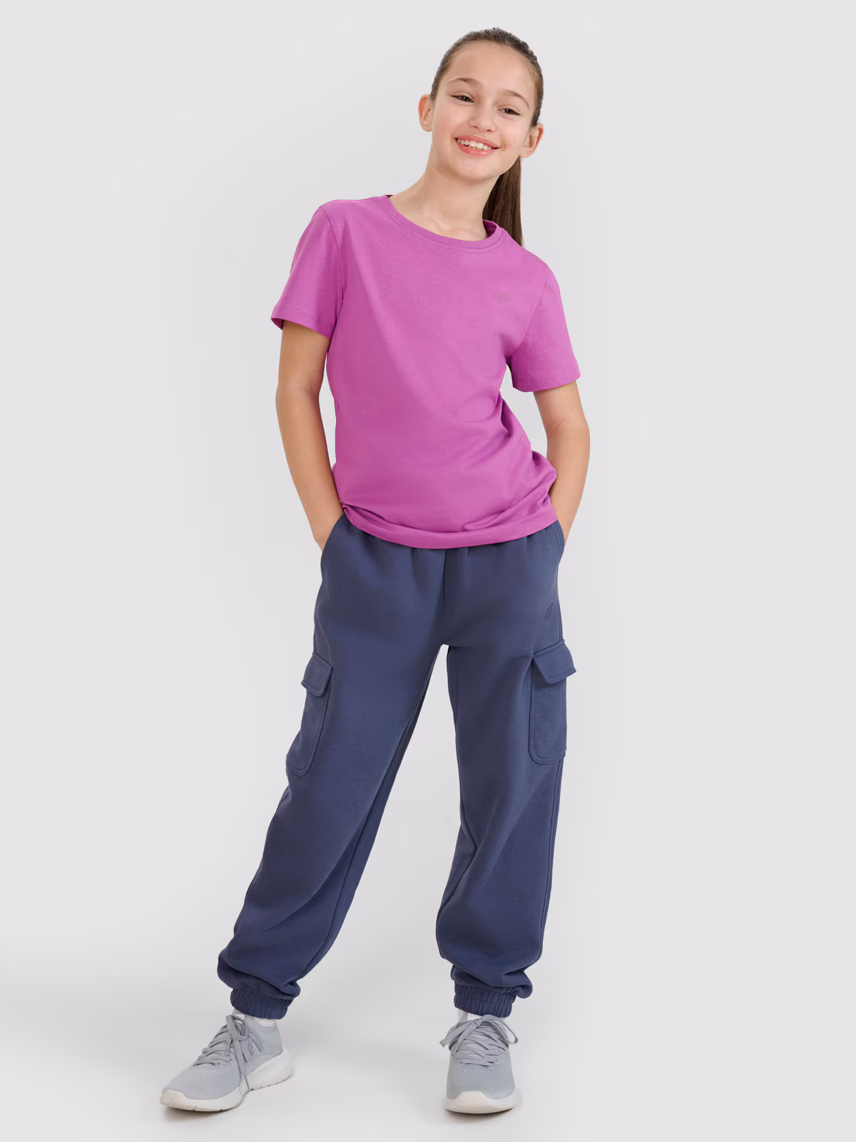 T-shirt regular gładki dziewczęcy - szary