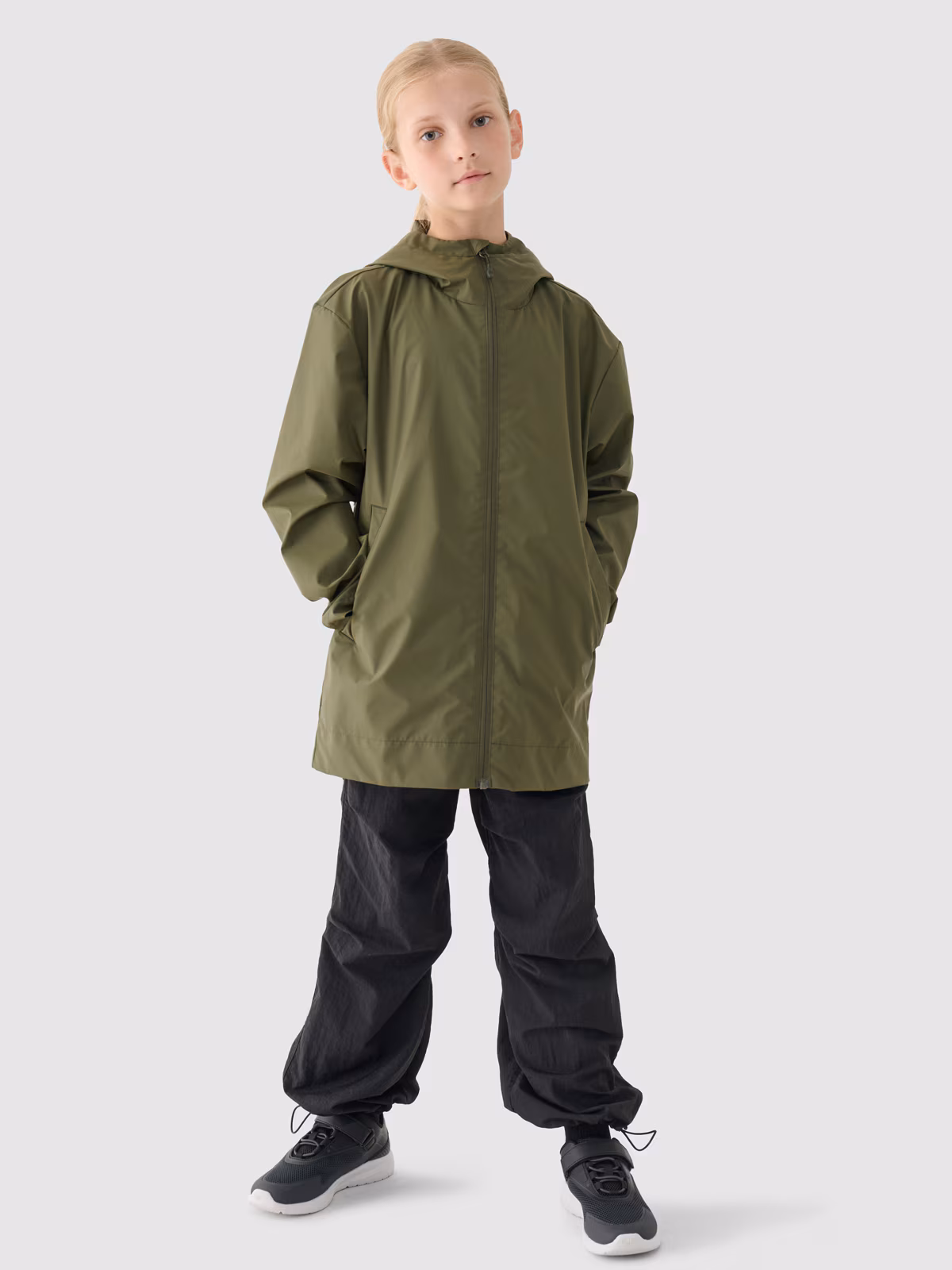 Kurtka przejściowa przeciwdeszczowa z gumową powłoką dziecięca - khaki