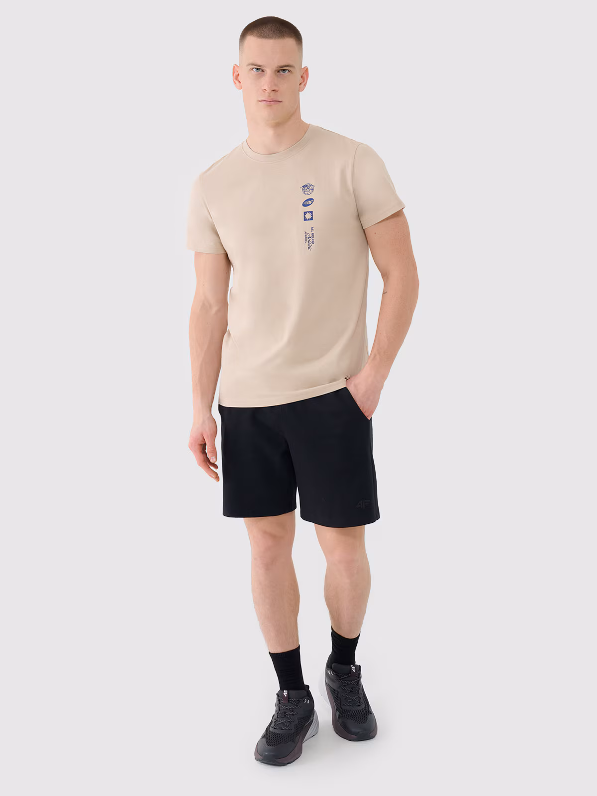 T-shirt regular z nadrukiem męski - beżowy