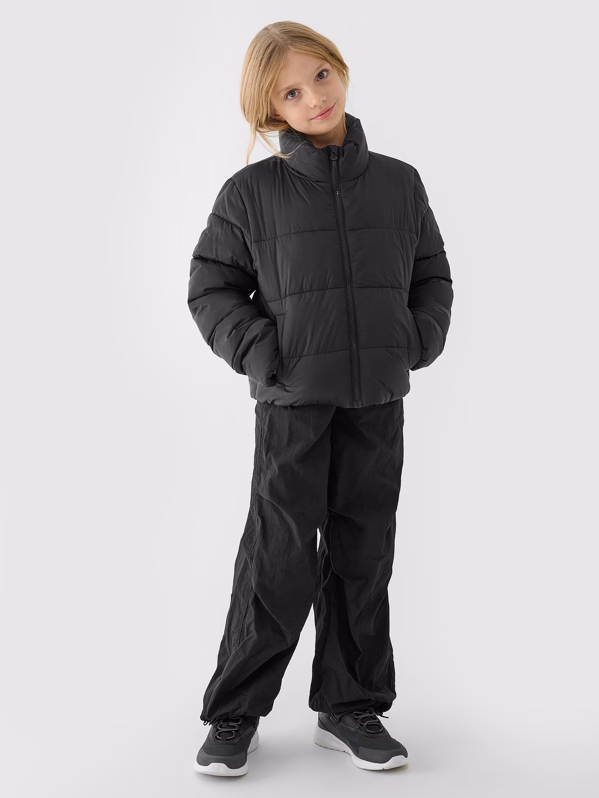 Kurtka puchowa z wypełnieniem syntetycznym dziecięca - czarna