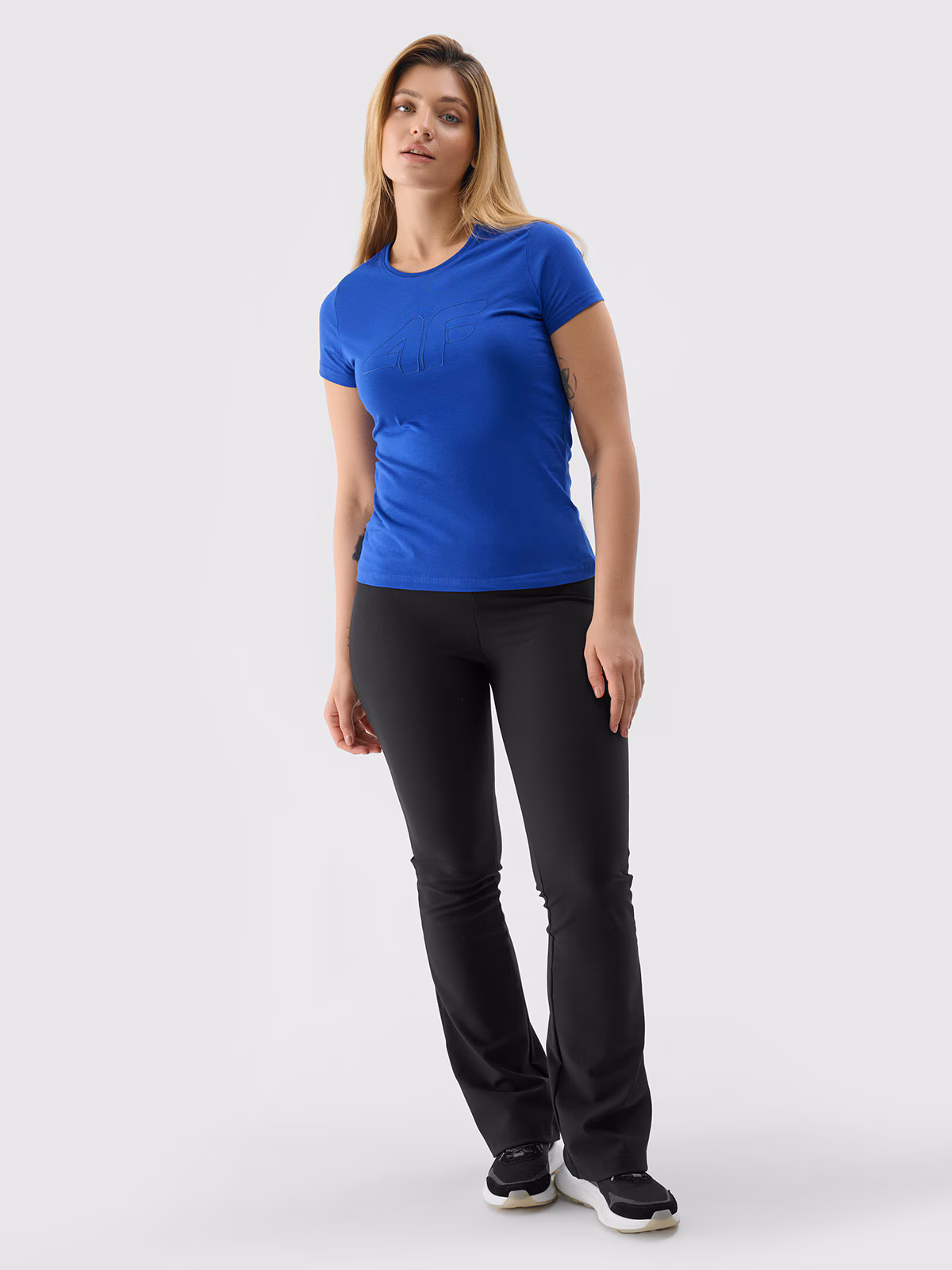 T-shirt slim z nadrukiem damski - niebieski