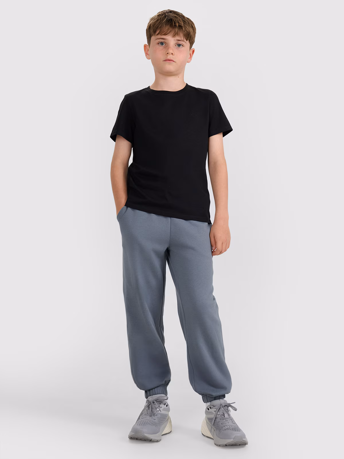 T-shirt gładki chłopięcy - czarny