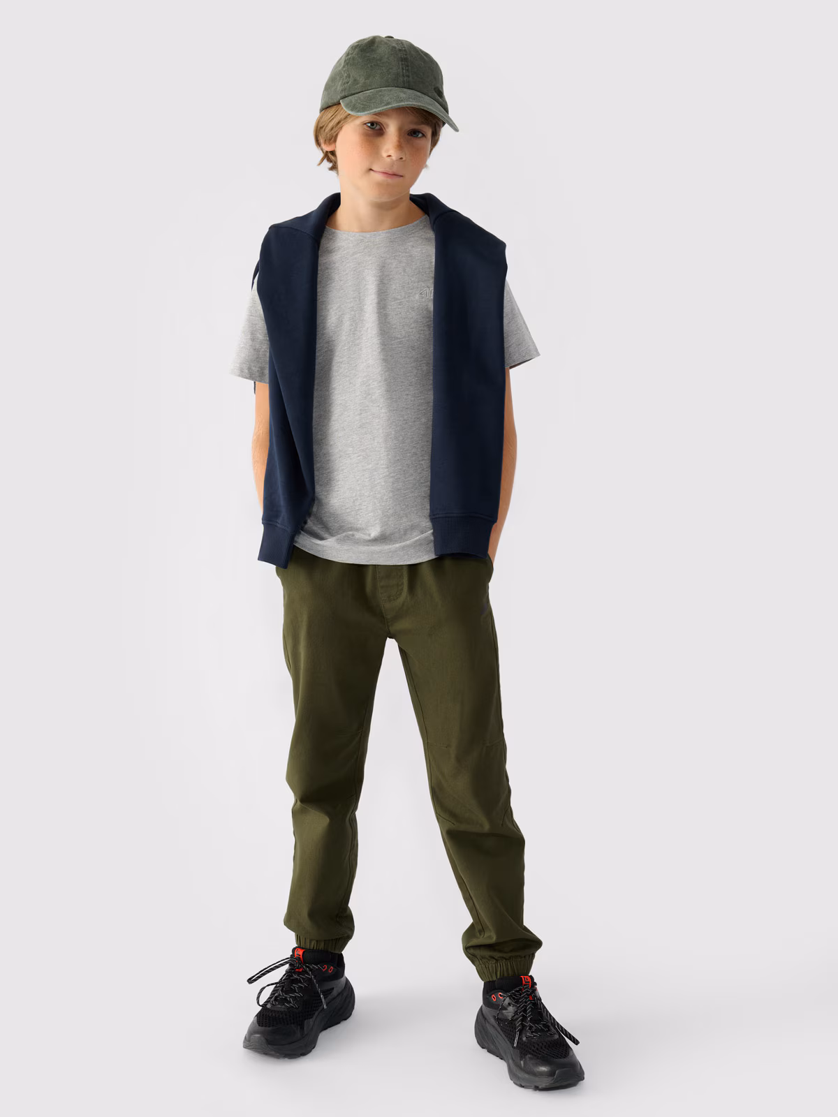 Bluza dresowa rozpinana z kapturem chłopięca - khaki