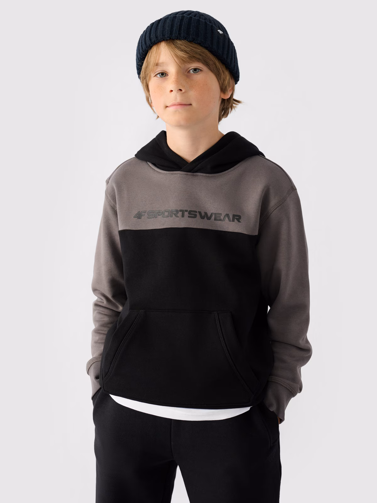 Bluza dresowa nierozpinana z kapturem chłopięca - czarna