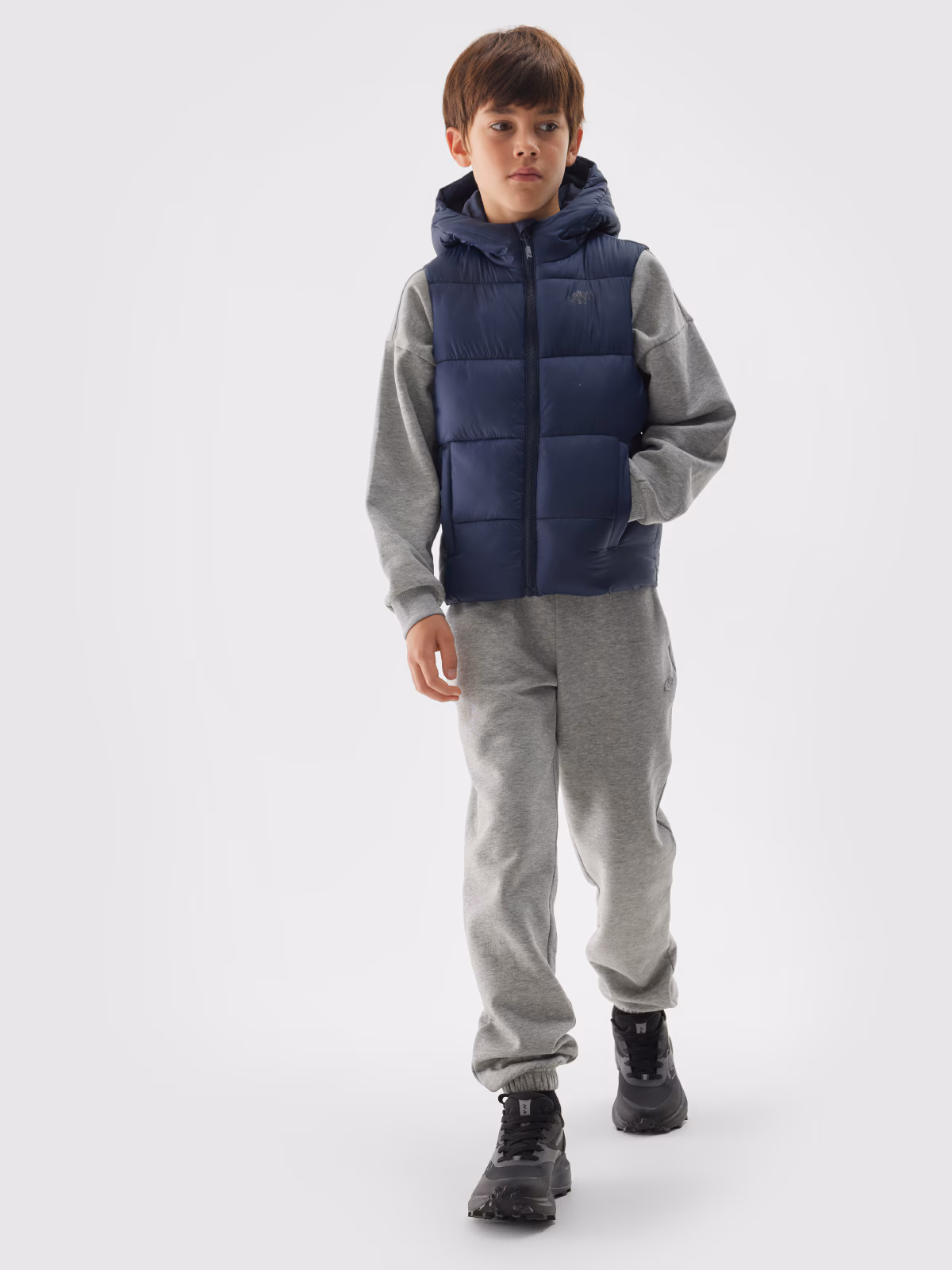 Bezrękawnik puchowy pikowany z kapturem chłopięcy - granatowy