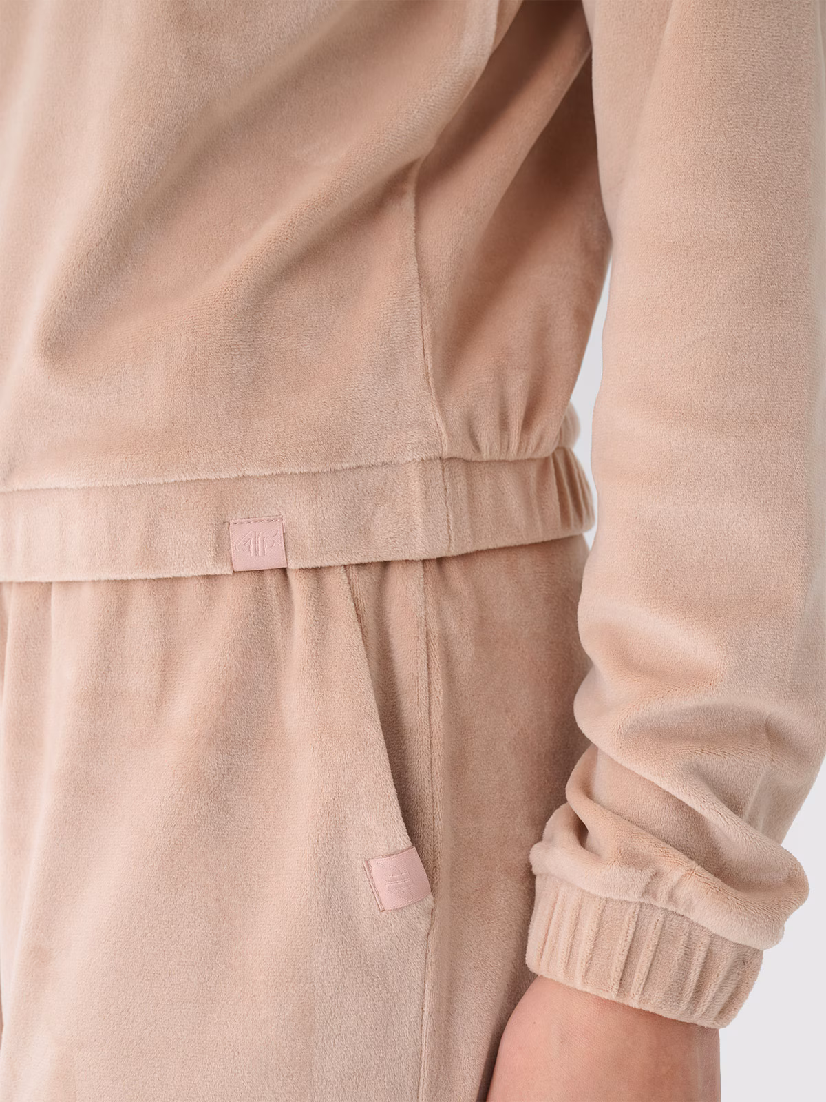 Bluza dresowa z weluru nierozpinana z kapturem damska - beżowa