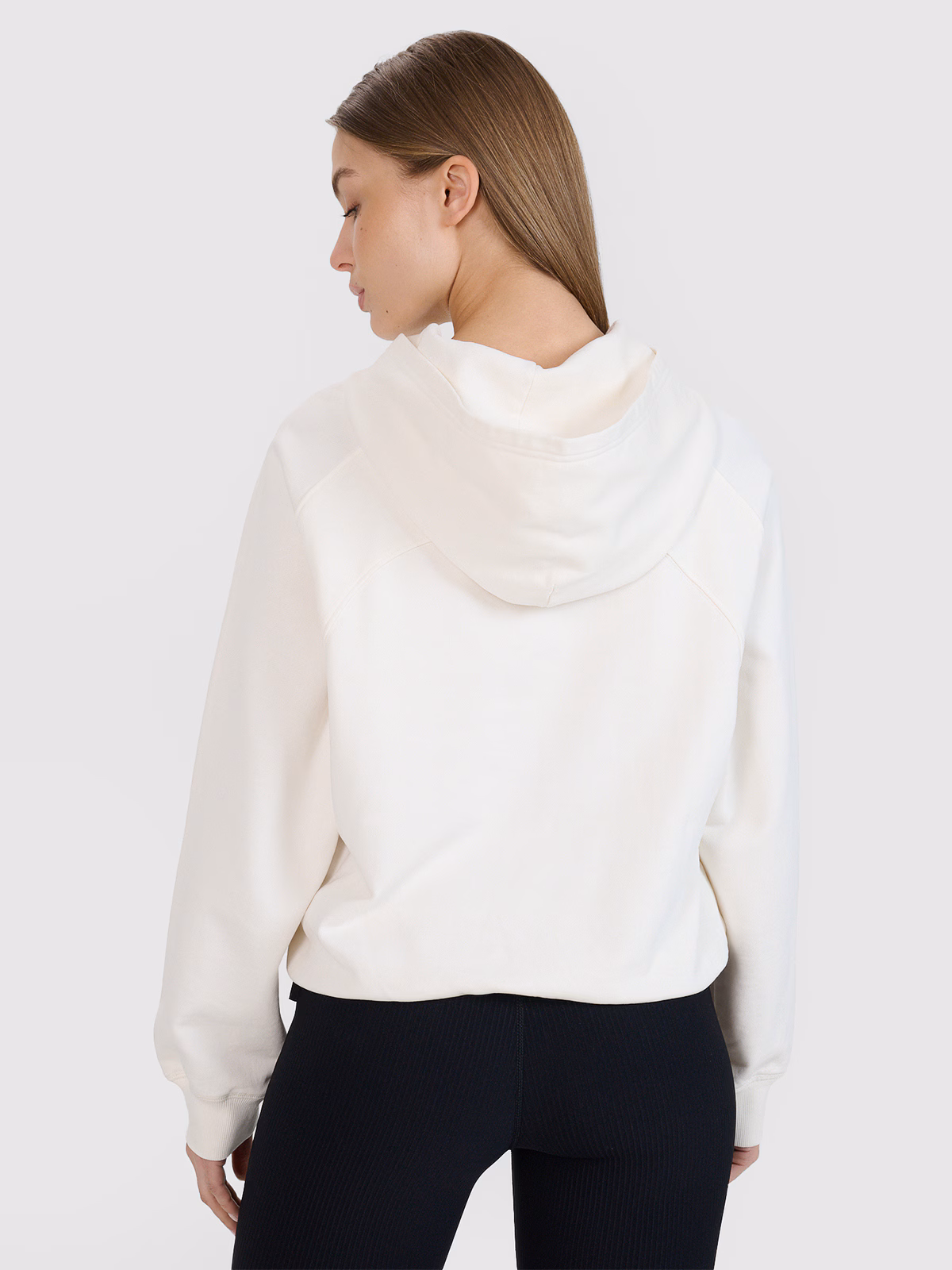 Bluza dresowa cropped nierozpinana z kapturem damska 4F x Anna Lewandowska - biała