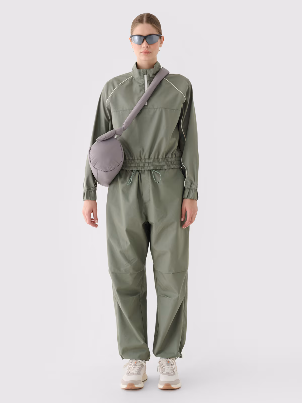 Spodnie casual parachute oversize damskie - oliwkowe/khaki