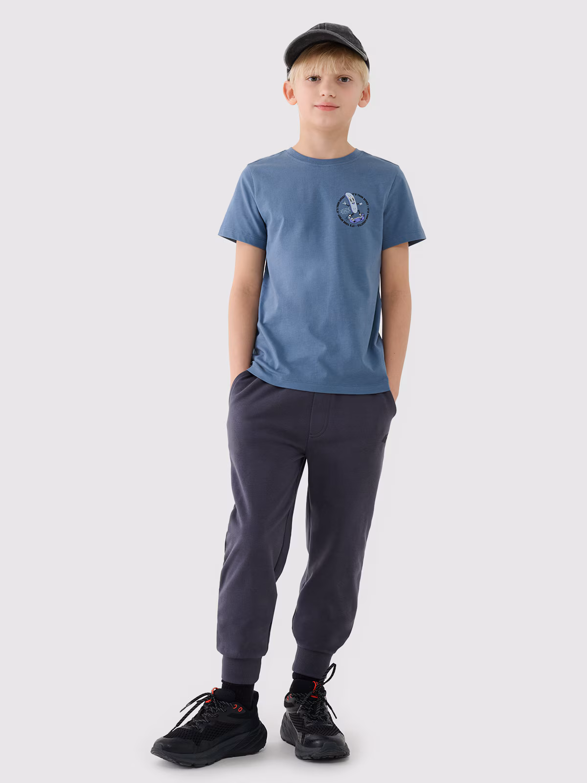 T-shirt regular z nadrukiem chłopięcy - czarny