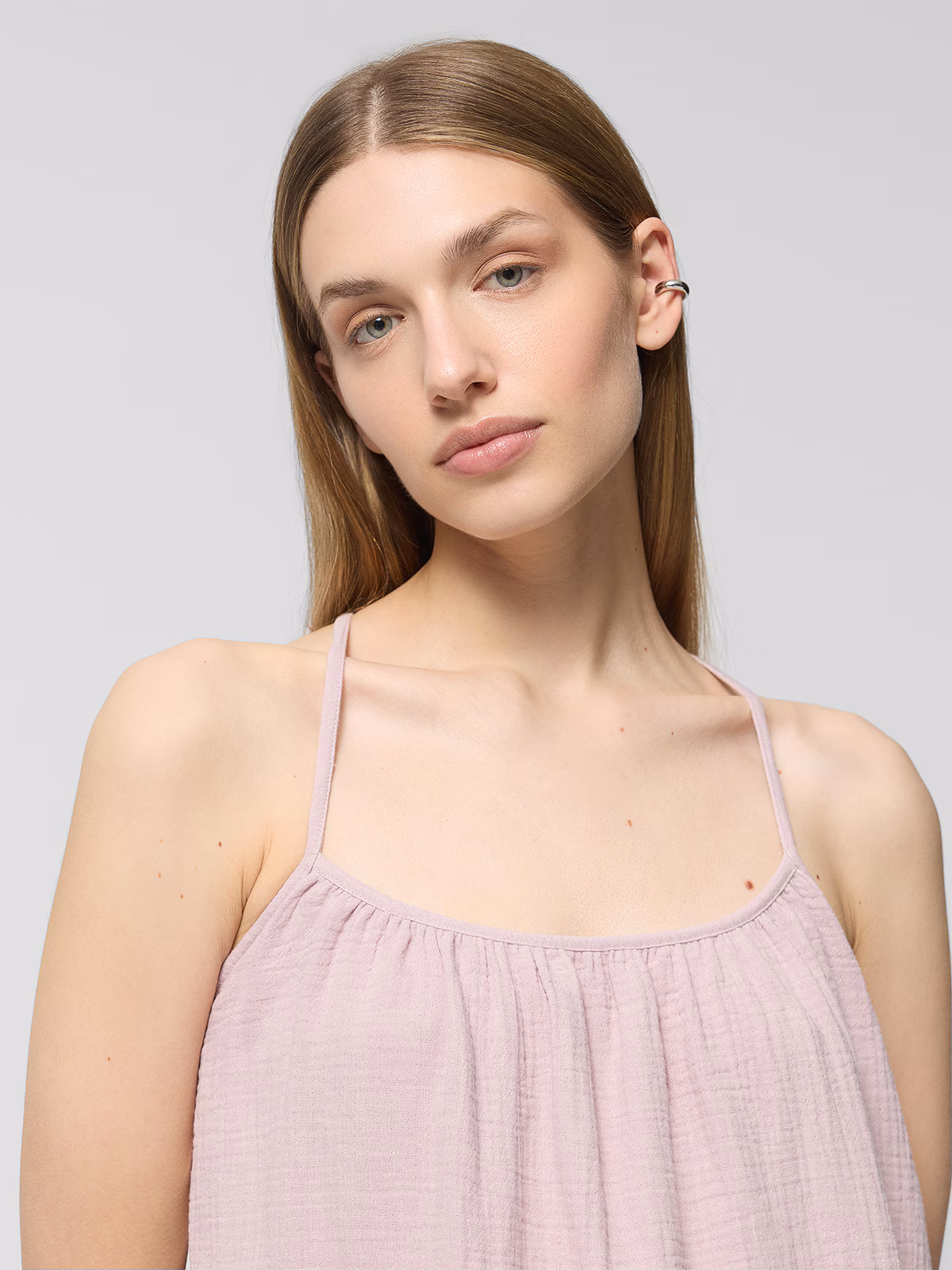 Sukienka oversize na ramiączkach damska Outhorn - różowa