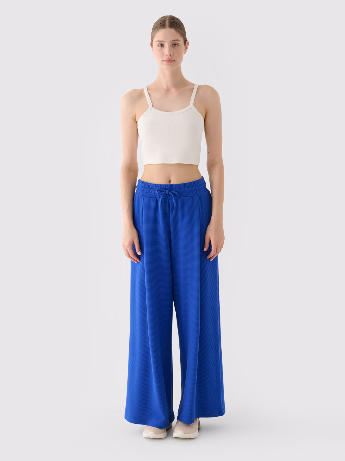 Spodnie dresowe z szerokimi nogawkami damskie - białe