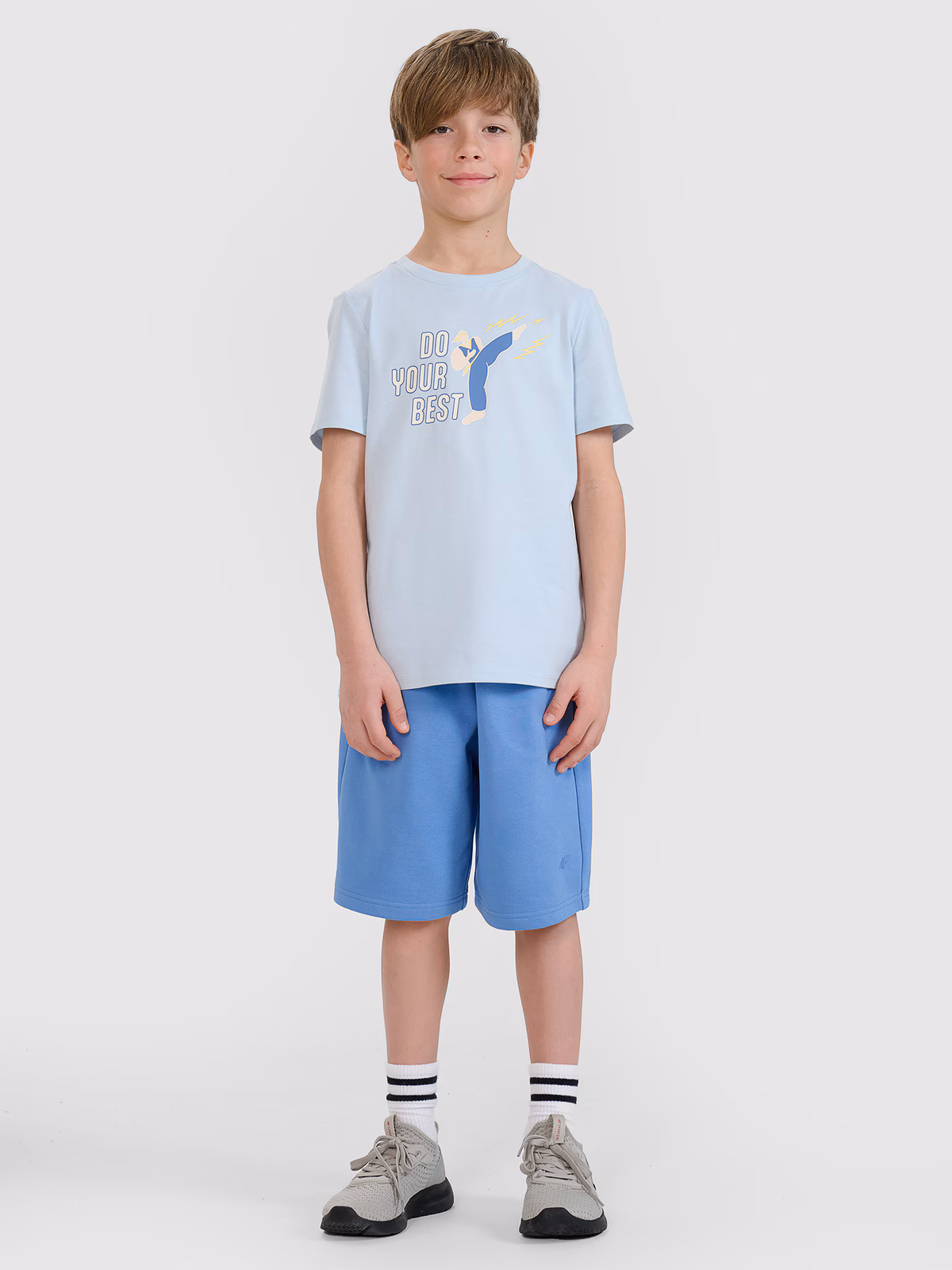 T-shirt regular z nadrukiem chłopięcy - beżowy