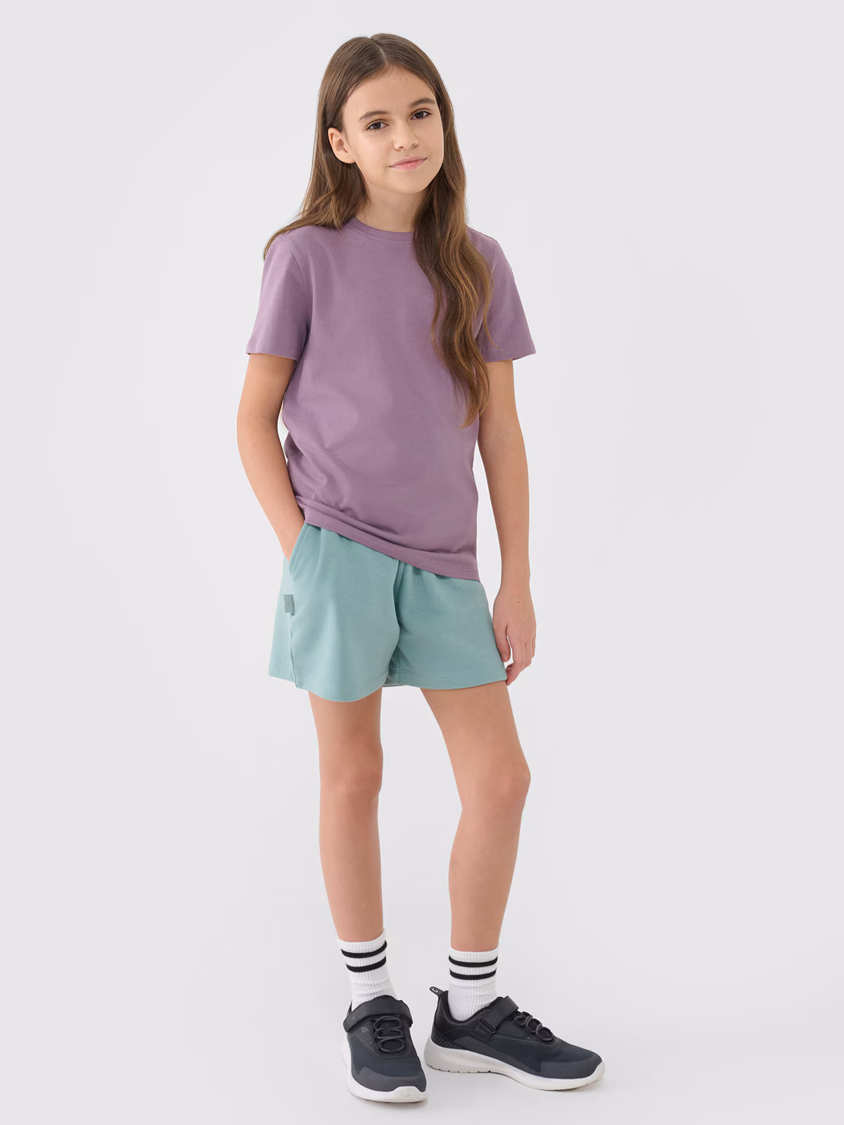 T-shirt regular gładki dziewczęcy - szary