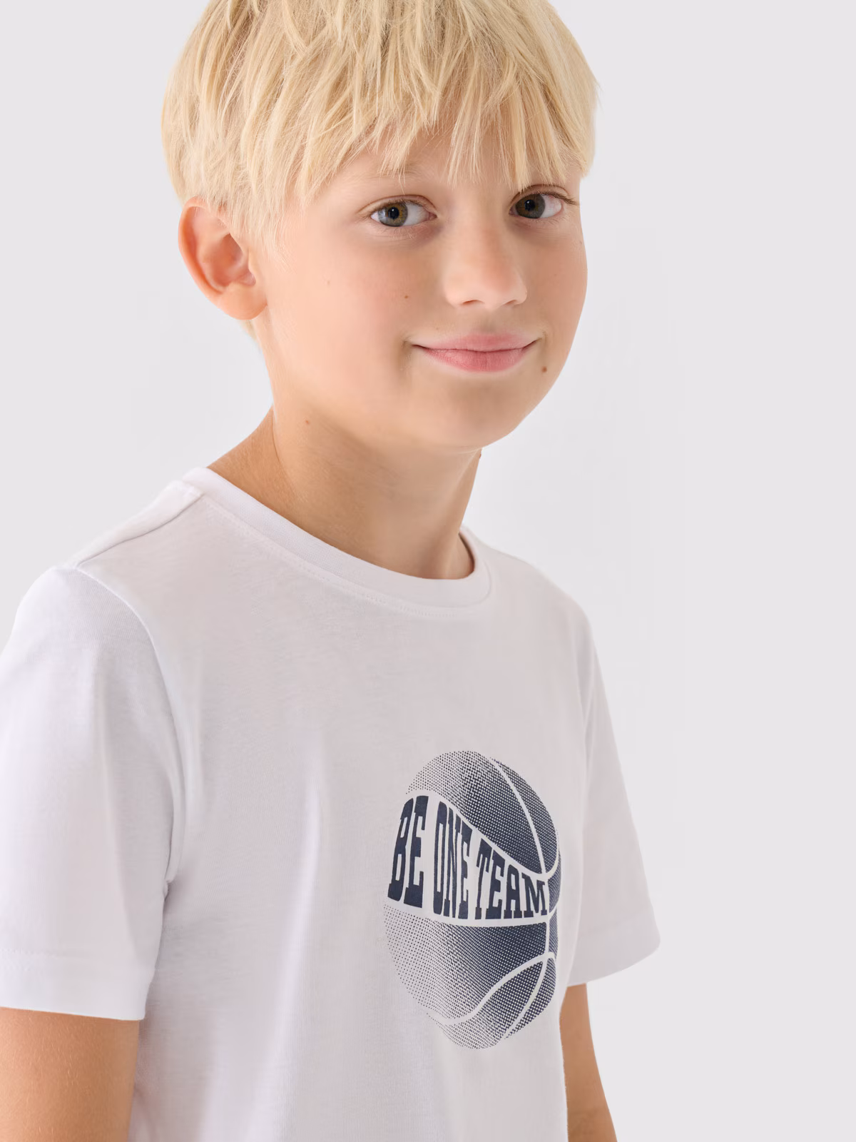 T-shirt z nadrukiem chłopięcy - biały