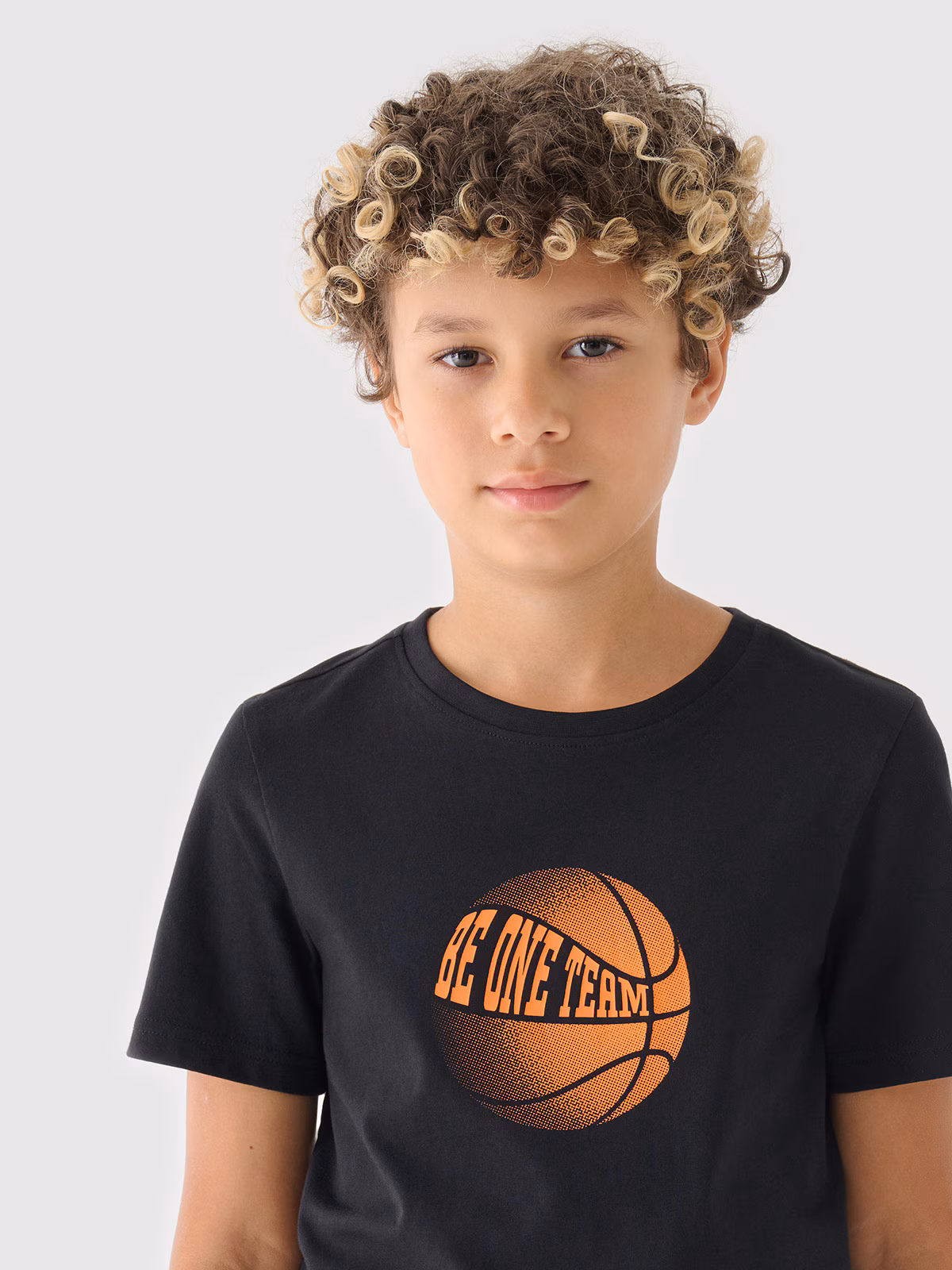 T-shirt z nadrukiem chłopięcy - biały