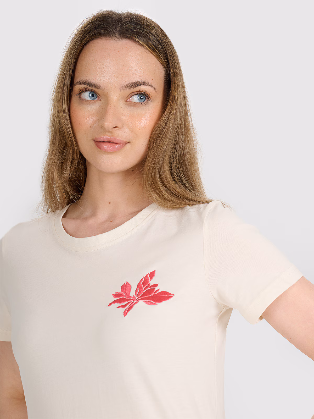 T-shirt regular z nadrukiem damski - czarny