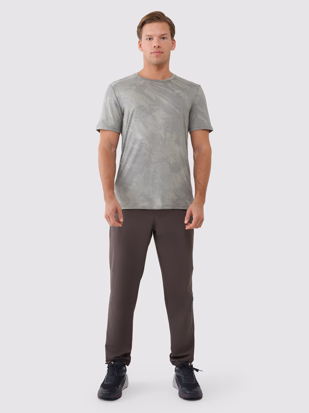 Koszulka treningowa regular szybkoschnąca męska - brązowa