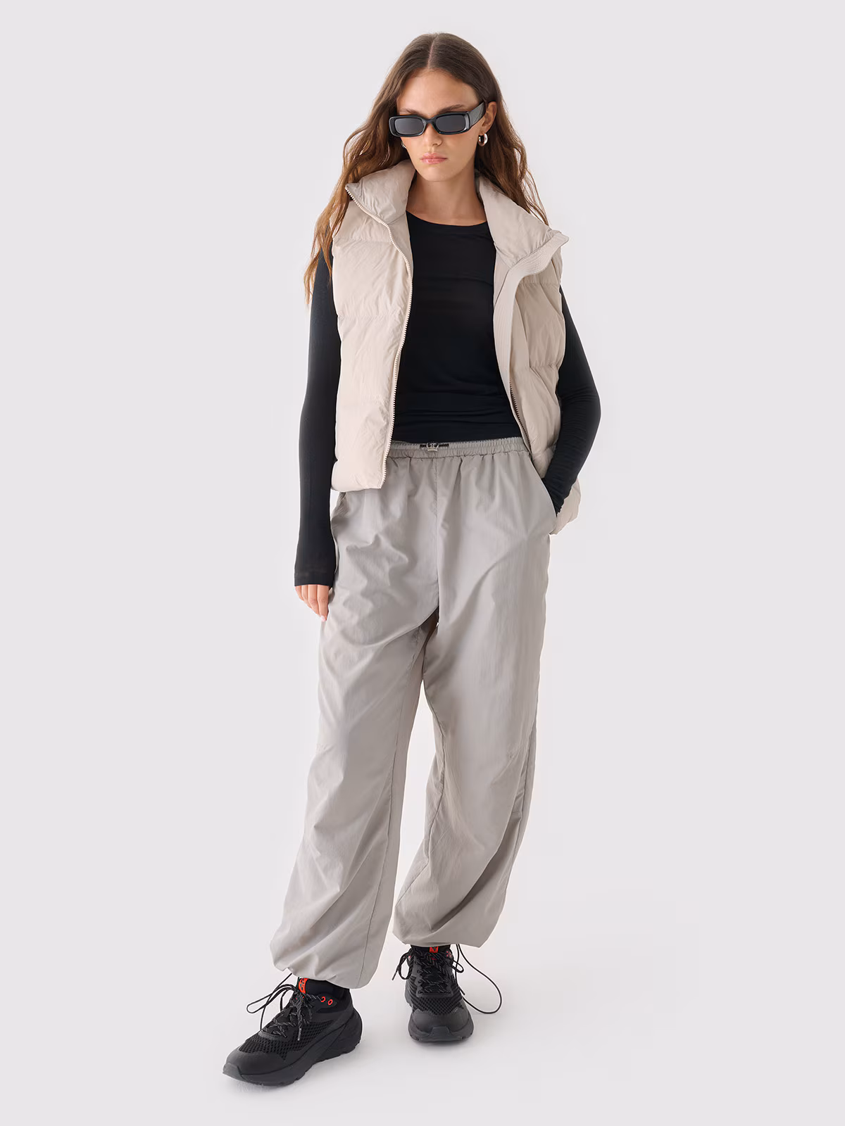 Spodnie casual parachute damskie Outhorn - szare