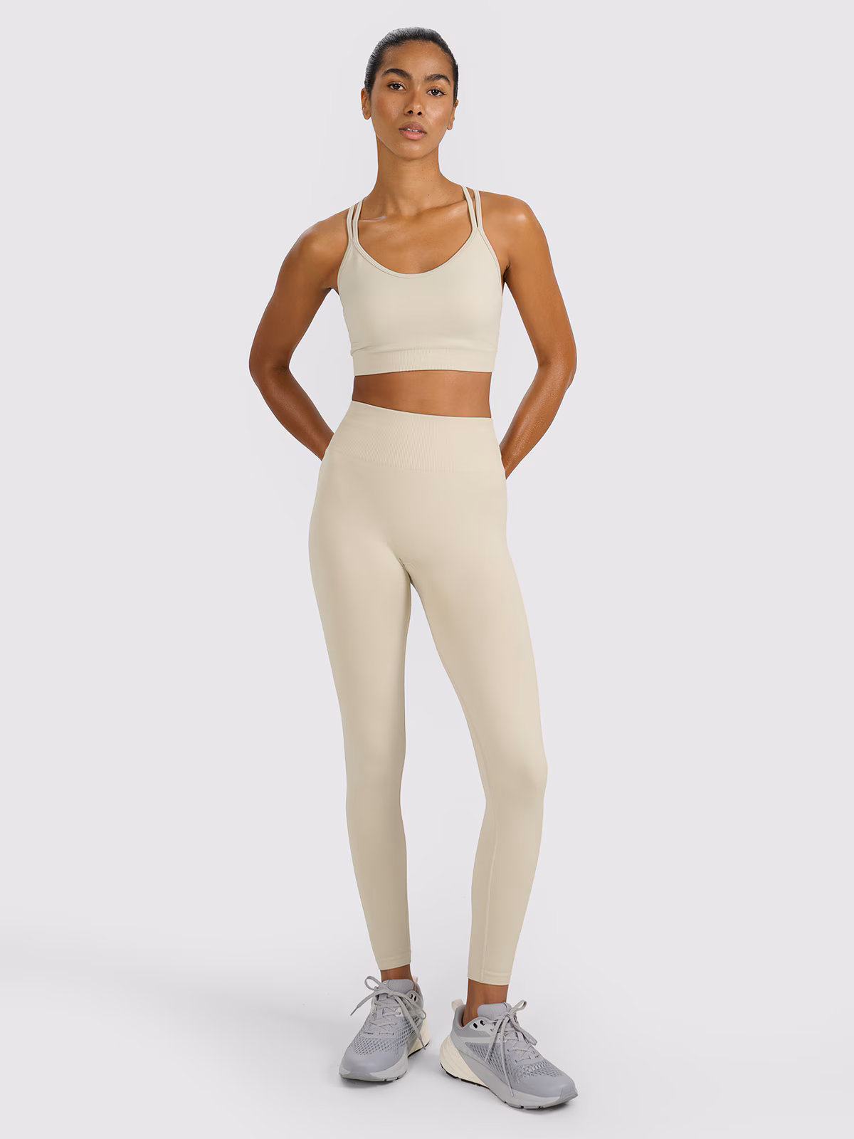 Biustonosz treningowy z niskim wsparciem - beżowy