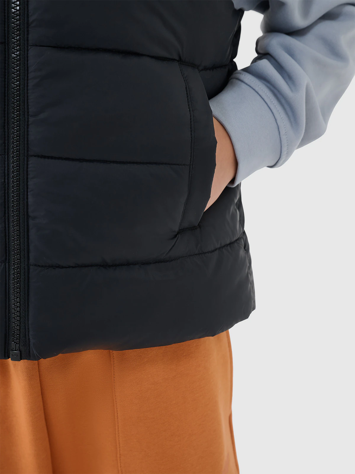 Bezrękawnik puchowy z wypełnieniem syntetycznym chłopięcy - pomarańczowy