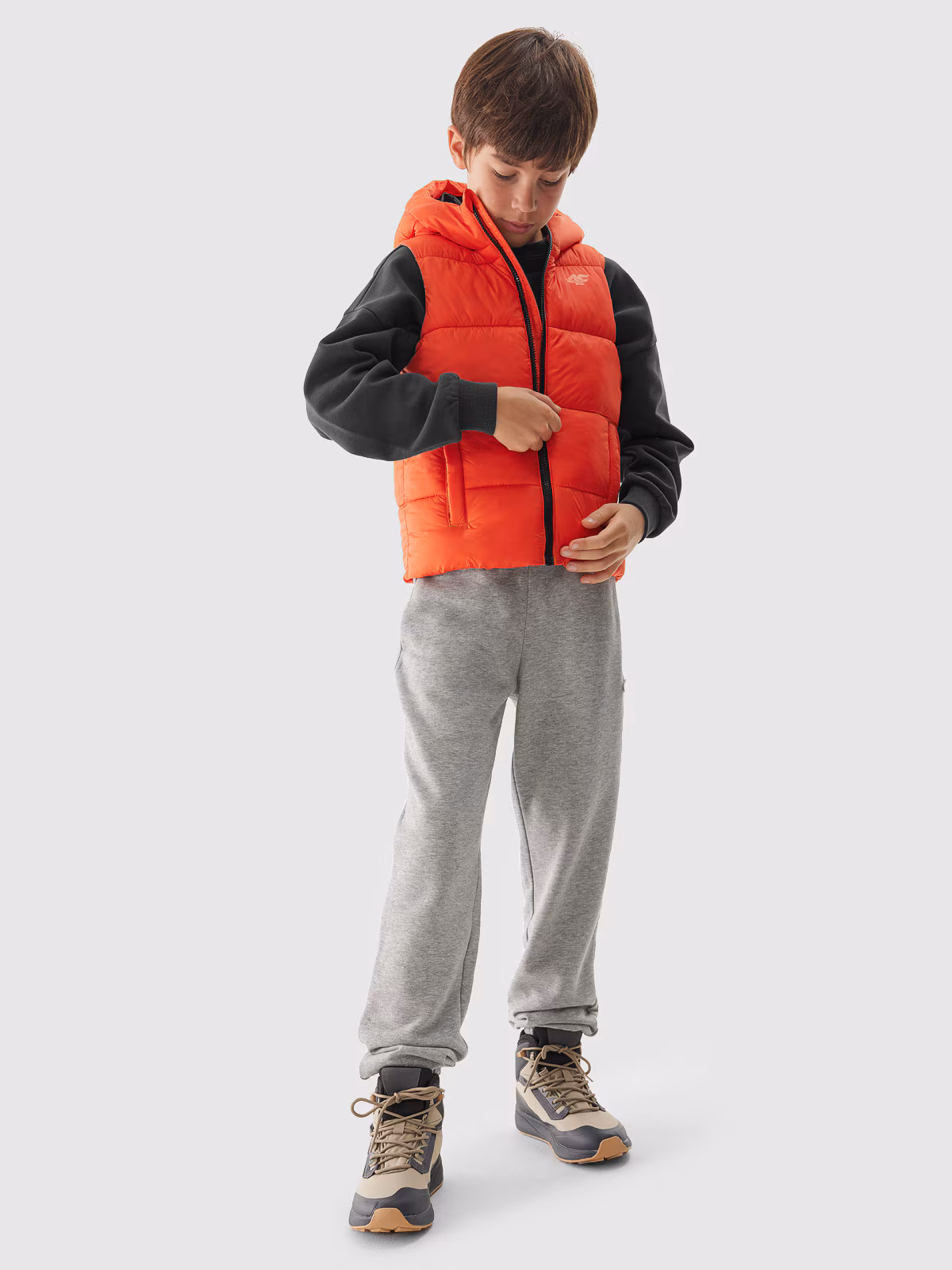 Bezrękawnik puchowy pikowany z kapturem chłopięcy - granatowy