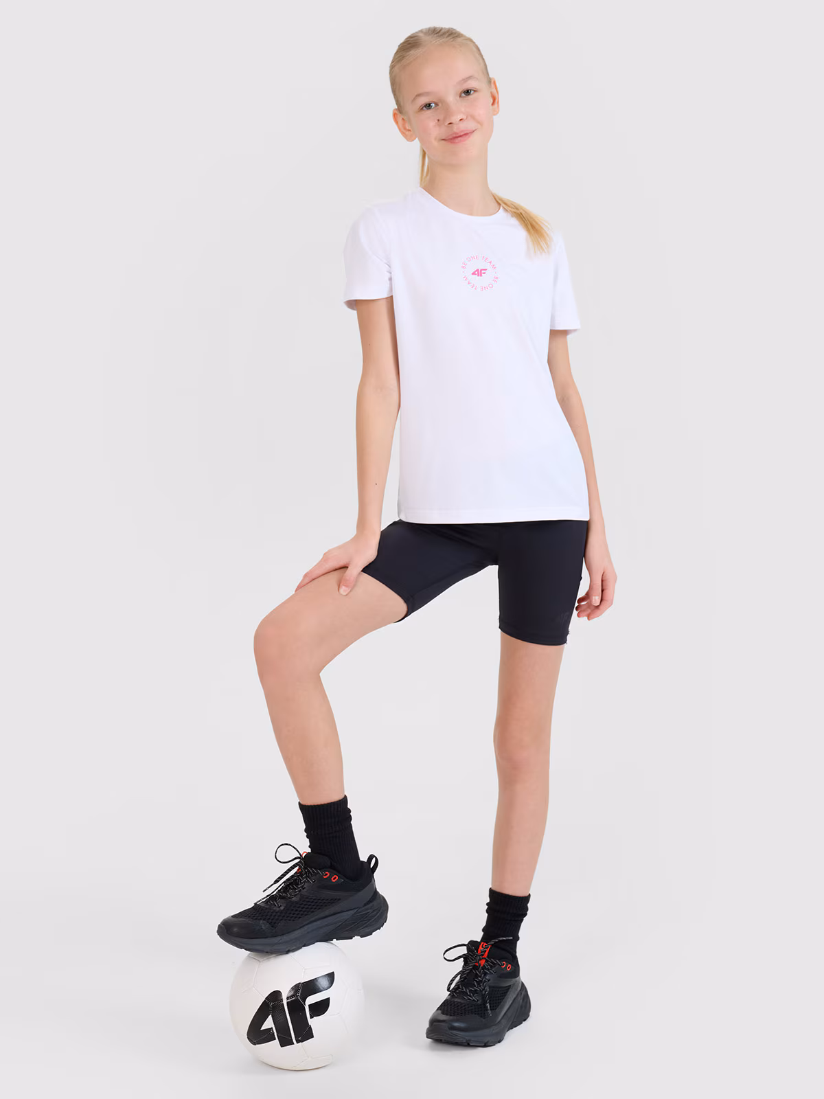 T-shirt sportowy regular gładki dziewczęcy - biały