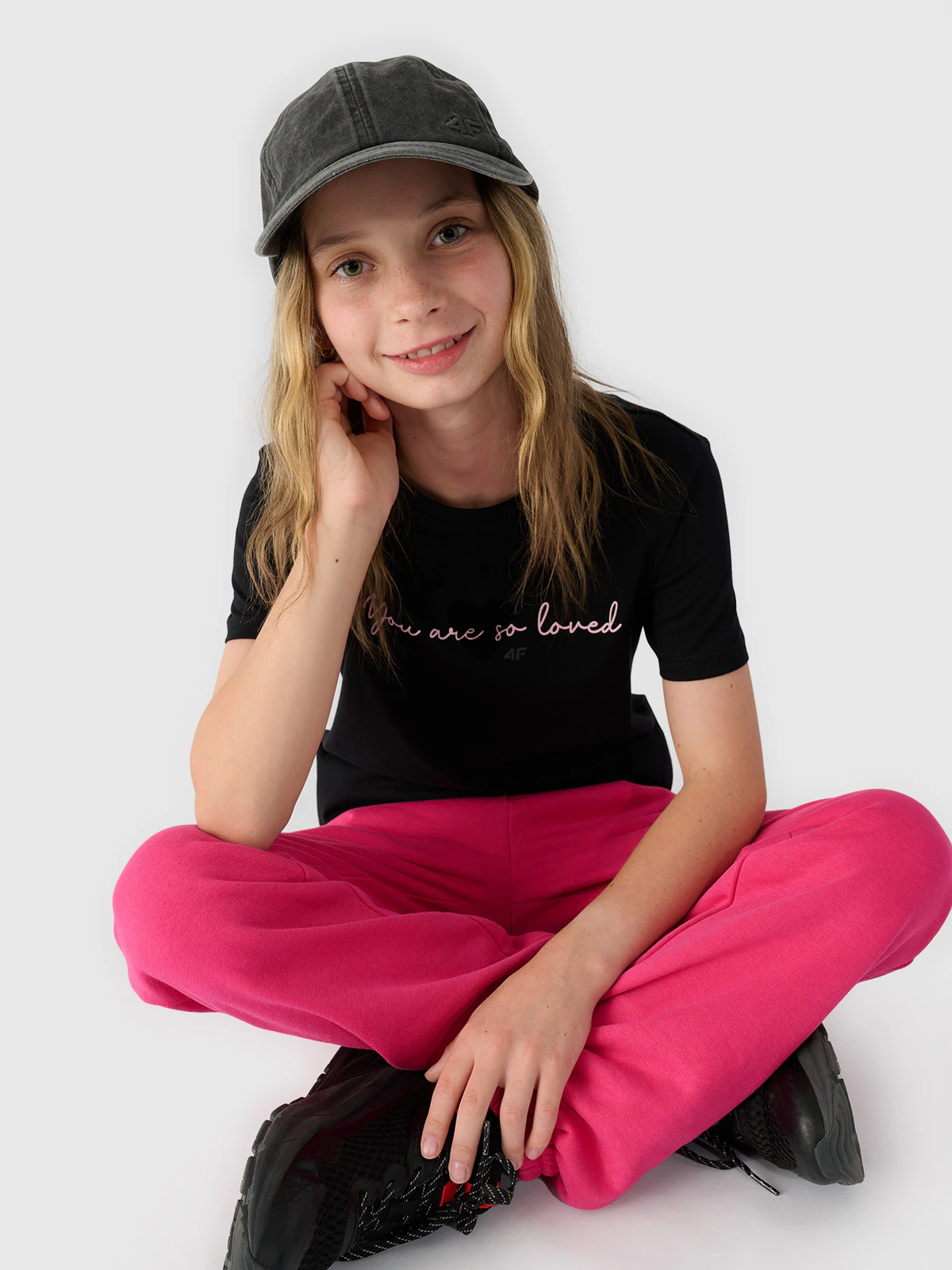 T-shirt z nadrukiem dziewczęcy - czarny