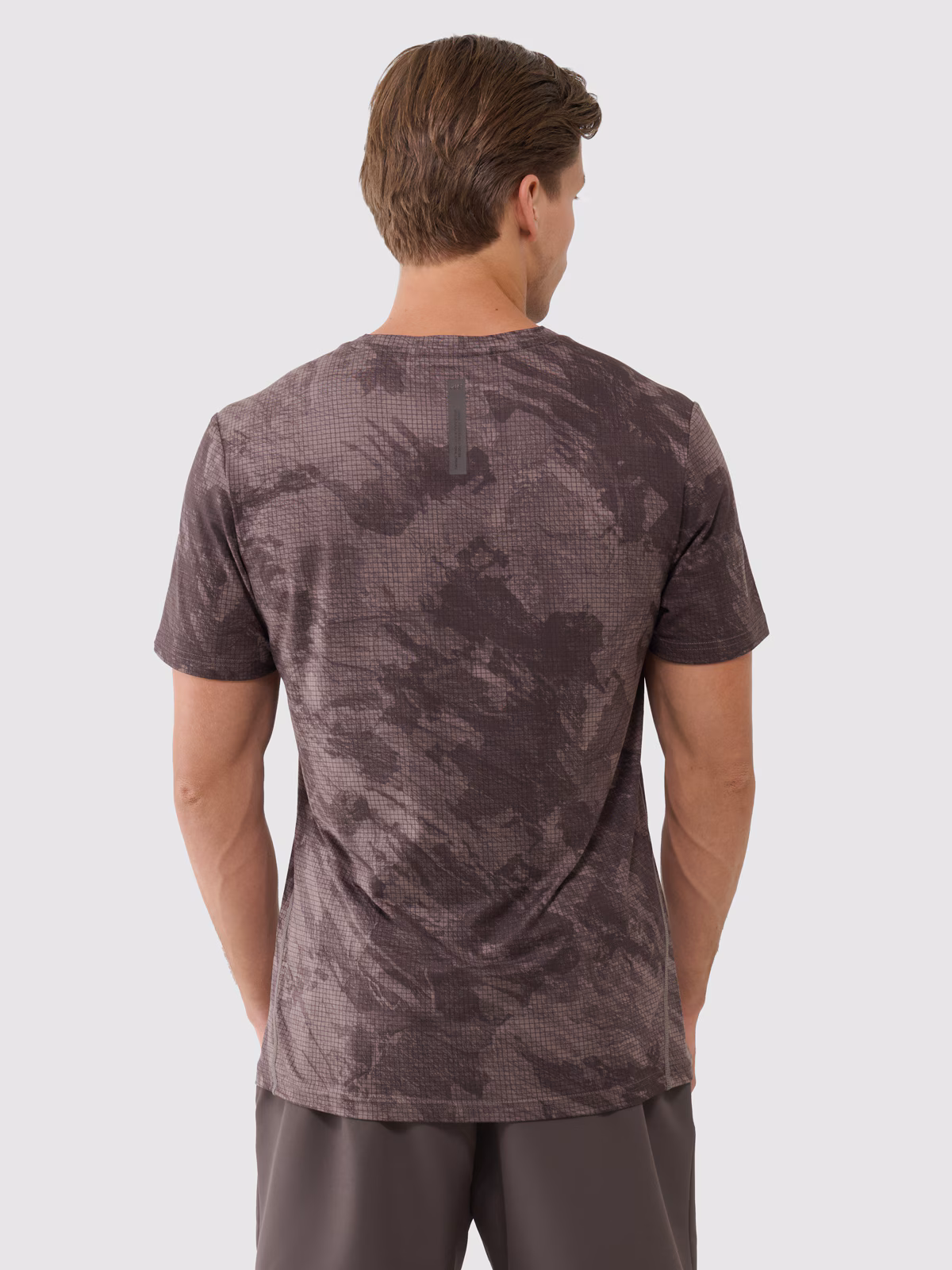 Koszulka treningowa regular szybkoschnąca męska - brązowa