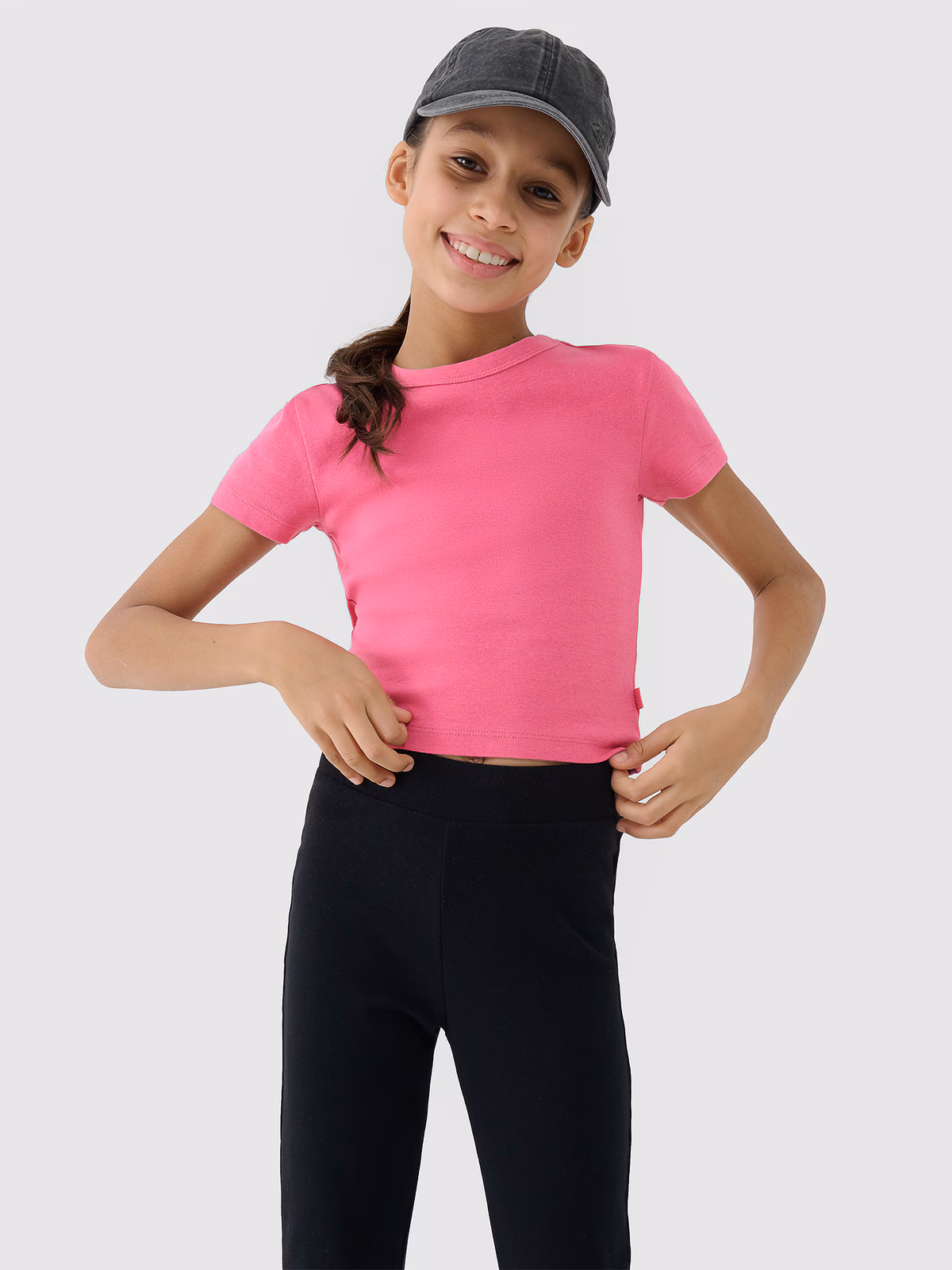 T-shirt slim crop top gładki dziewczęcy - beżowy